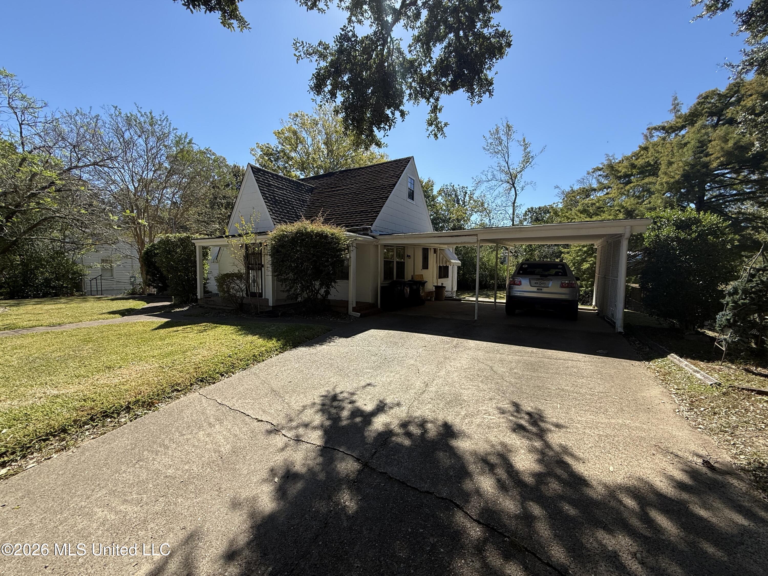 562 Ratcliff Place Property Photo 3