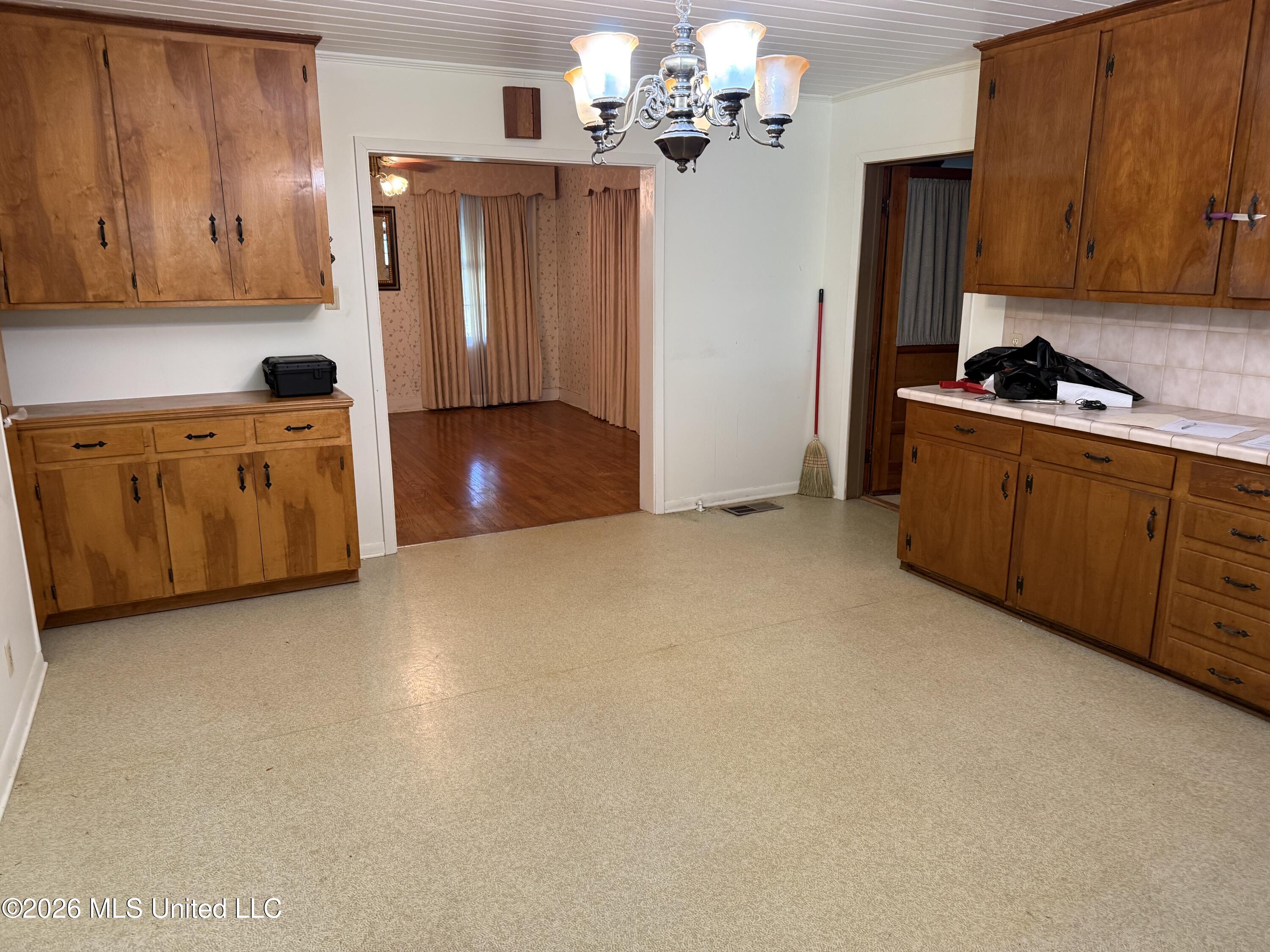 562 Ratcliff Place Property Photo 6