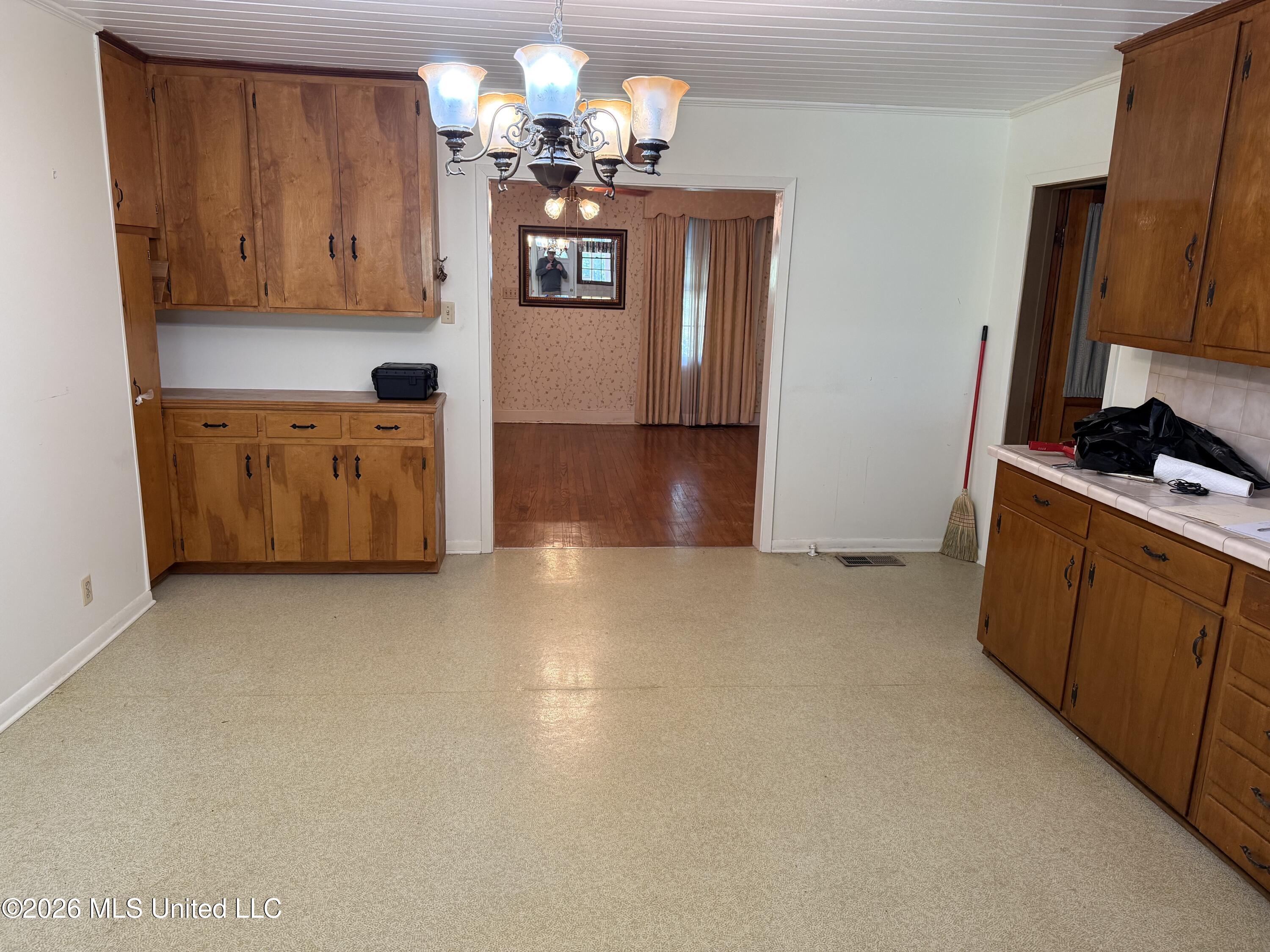 562 Ratcliff Place Property Photo 7
