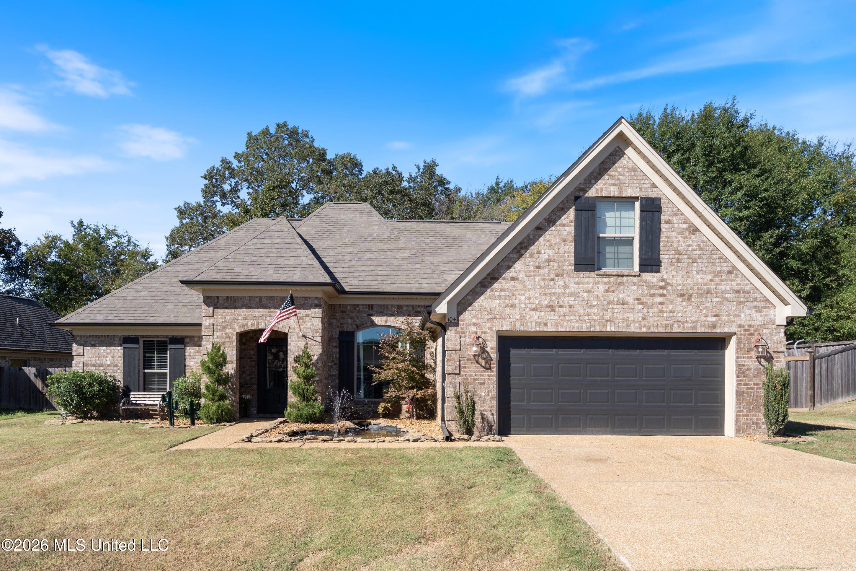 104 Creekside Drive Property Photo 1
