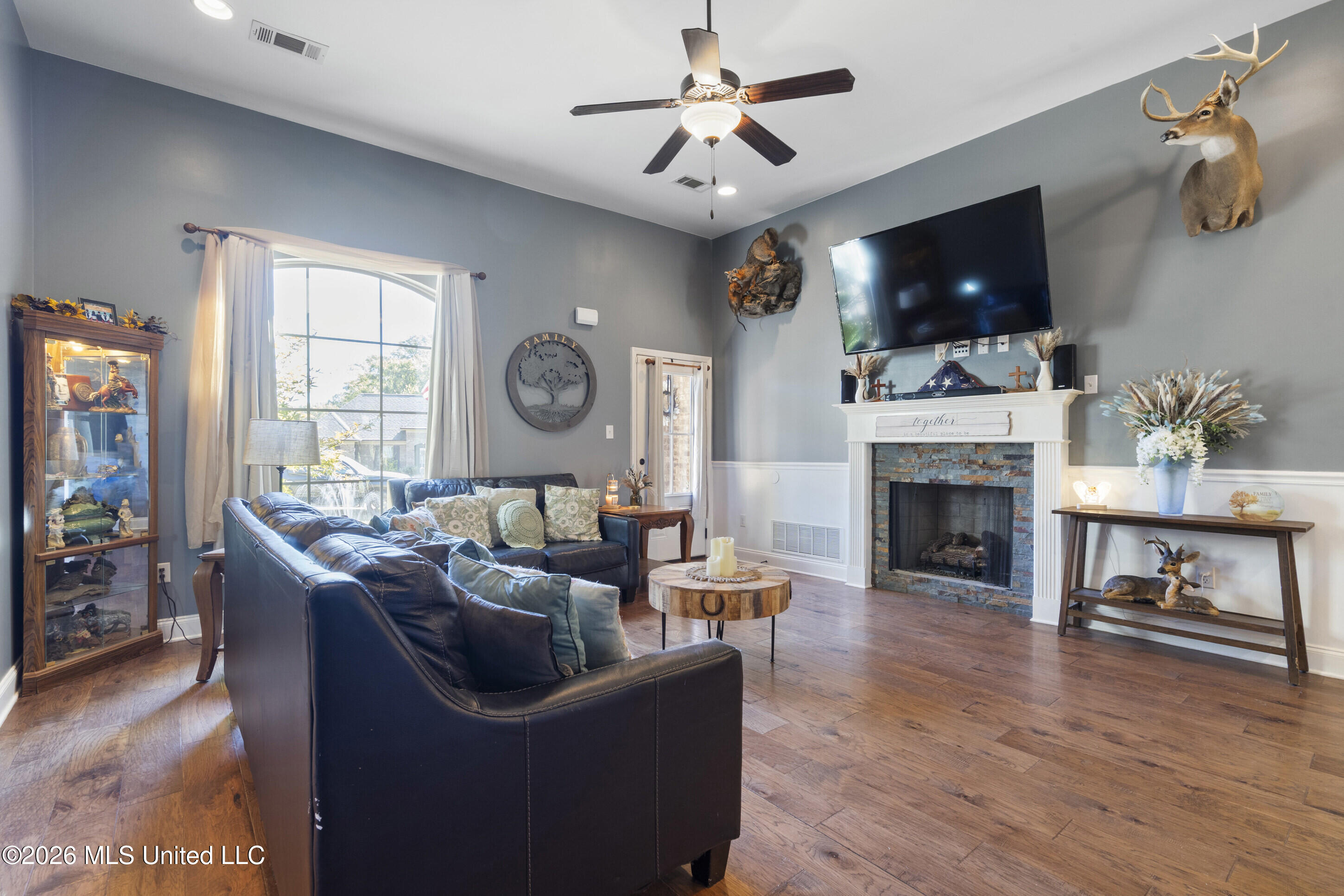 104 Creekside Drive Property Photo 3