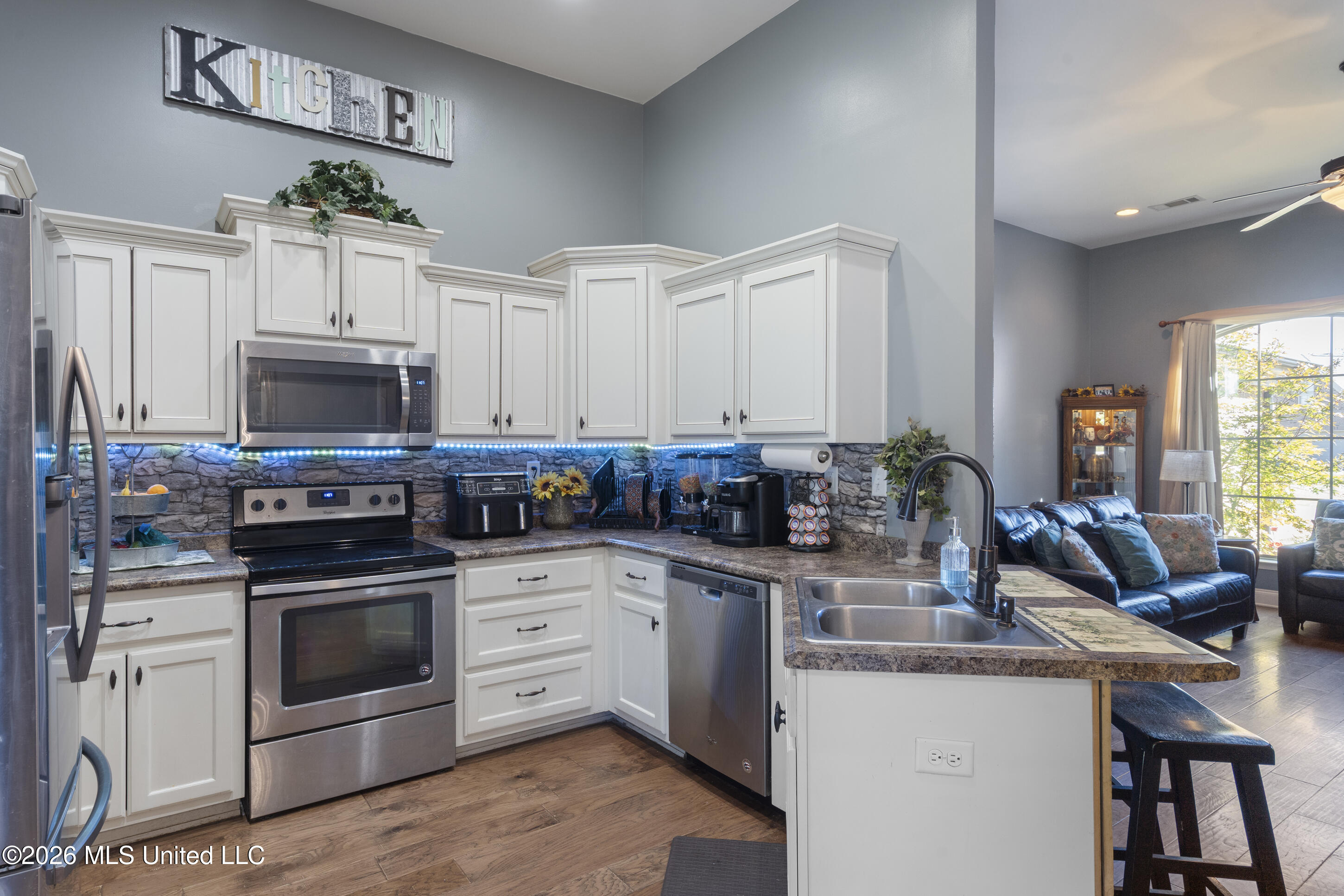 104 Creekside Drive Property Photo 8