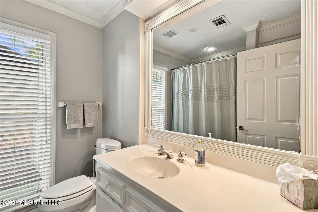 704 Forest Point Drive Property Photo 33