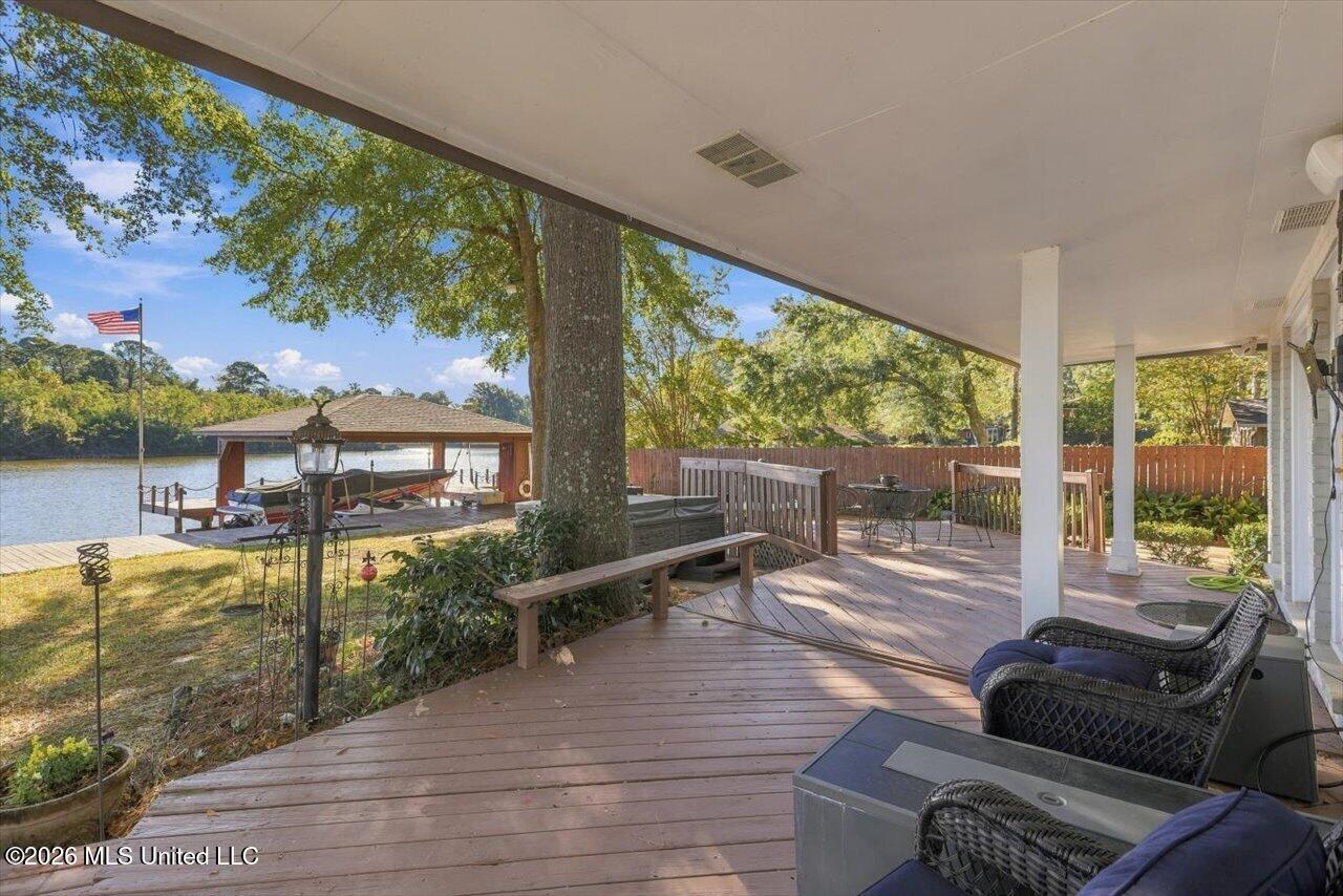 704 Forest Point Drive Property Photo 35