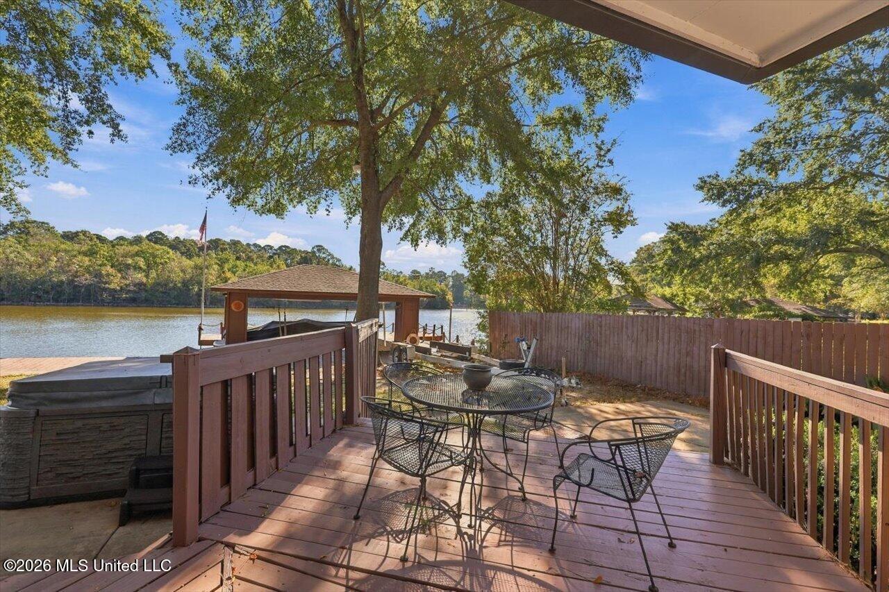 704 Forest Point Drive Property Photo 36