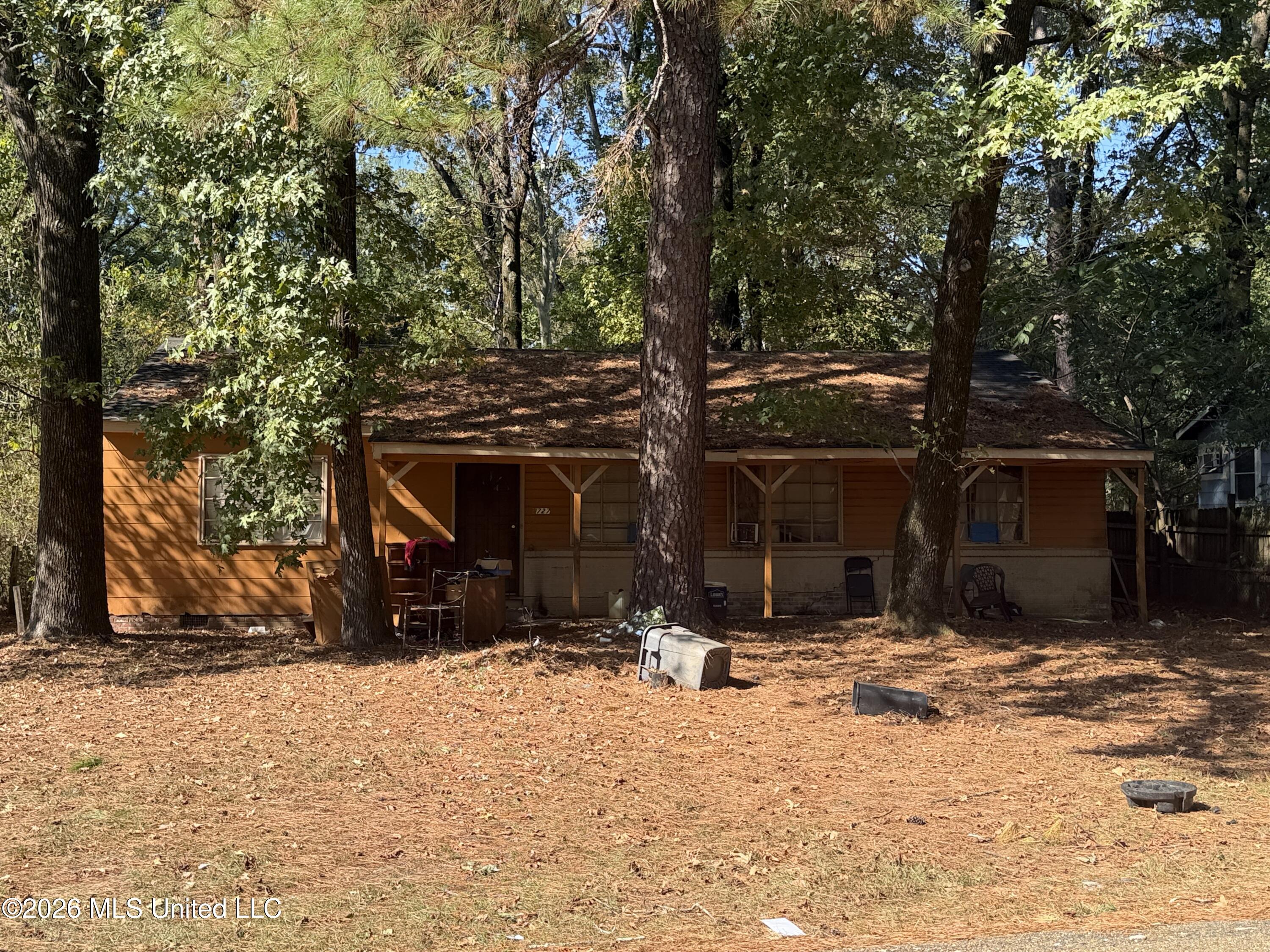 2727 Brookwood Drive Property Photo 1