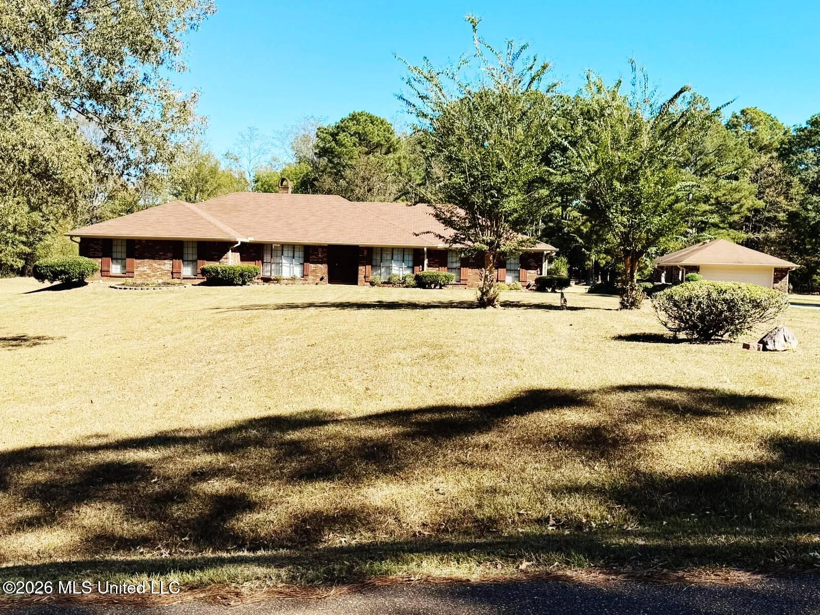 144 N Pine Drive Property Photo 1