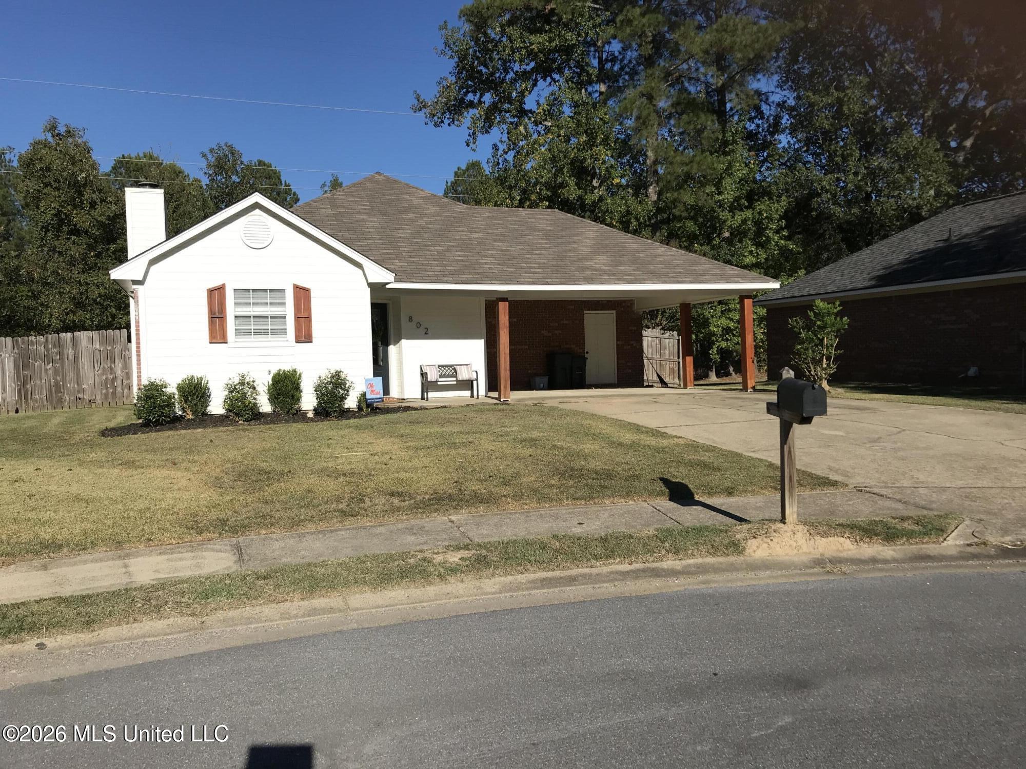 802 Mockingbird Circle Circle Property Photo 1