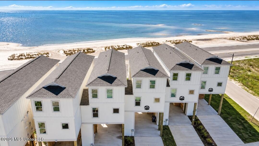 996 W Beach Boulevard Property Photo 1