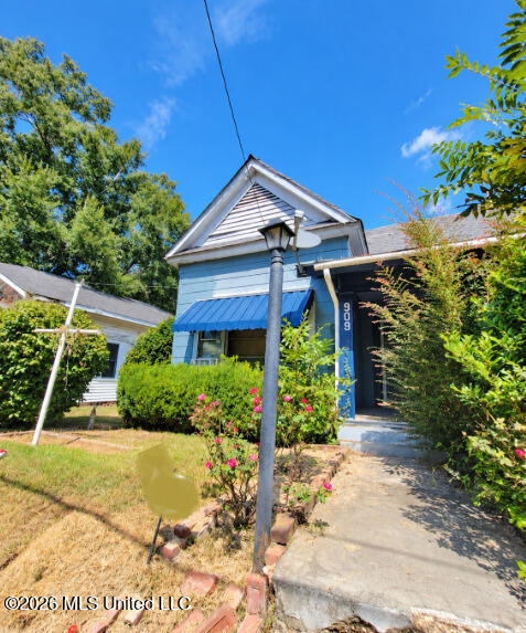 909 Avenue Property Photo 1