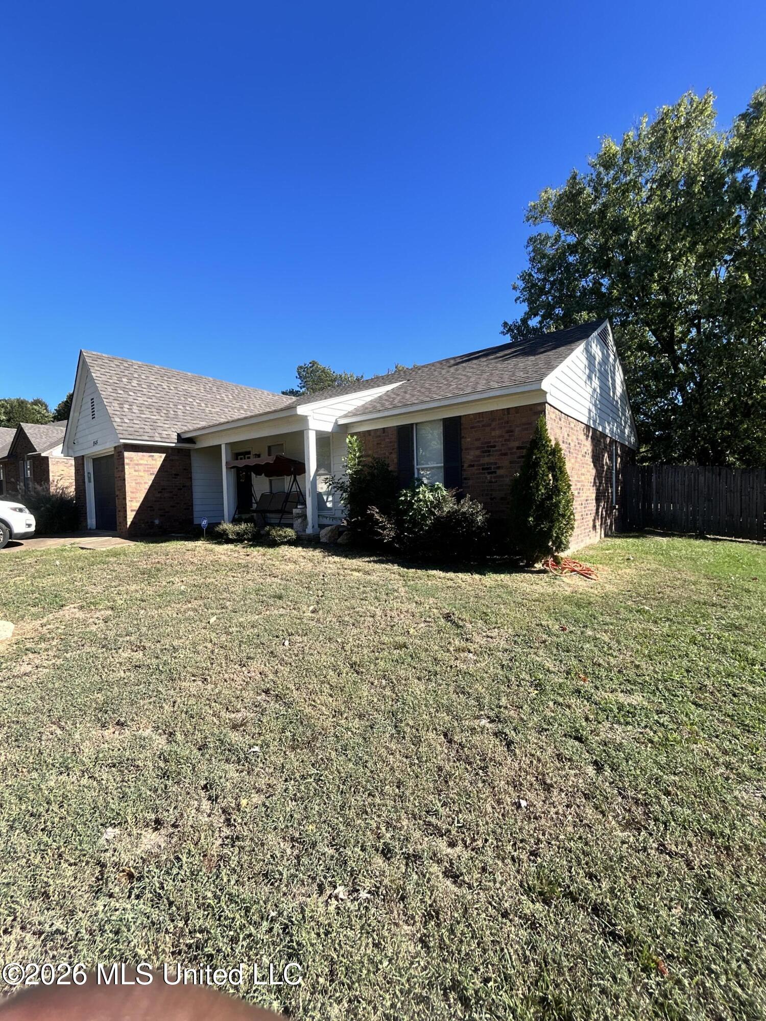 3545 Lakehurst Drive Property Photo 3