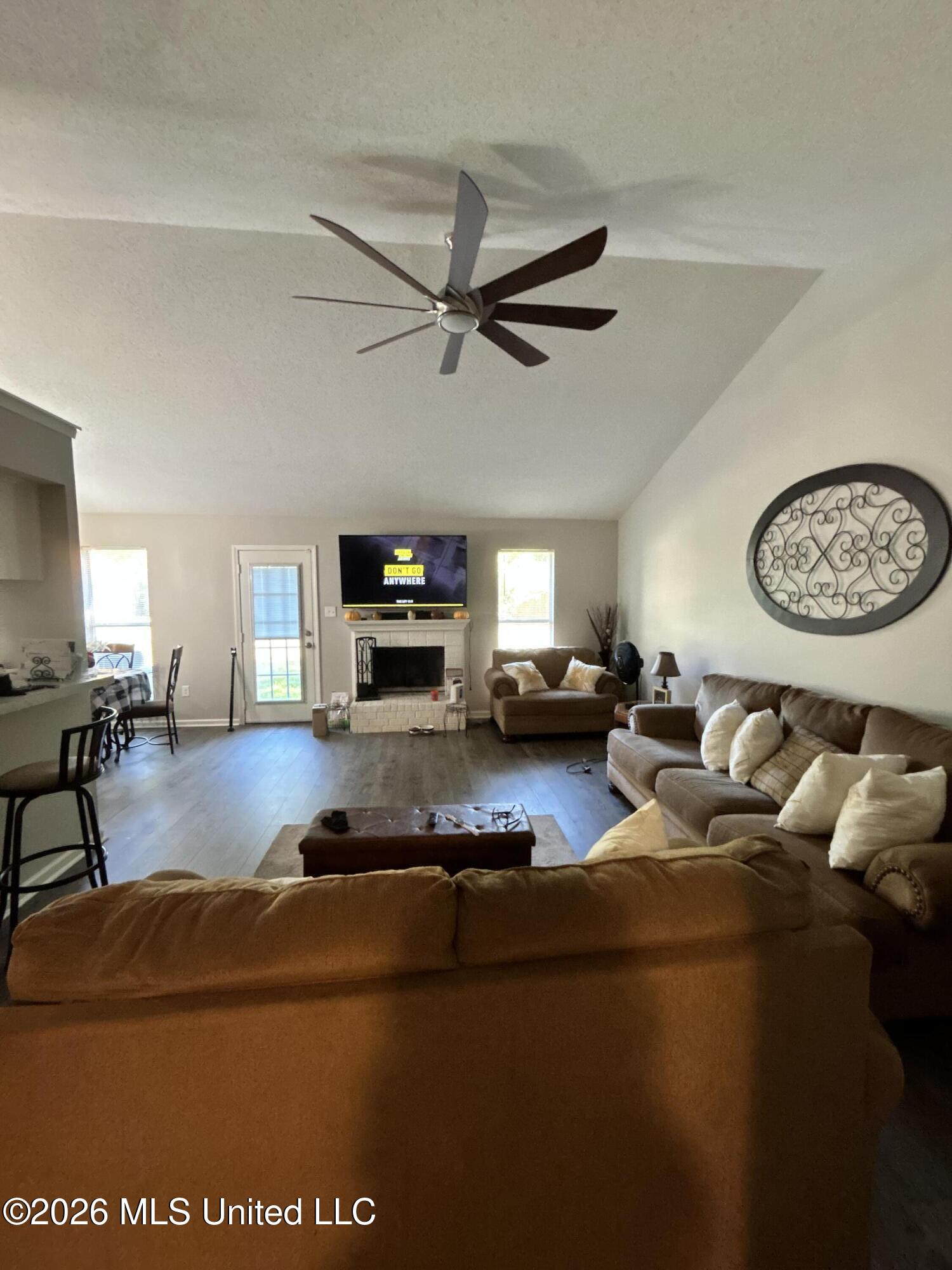 3545 Lakehurst Drive Property Photo 8