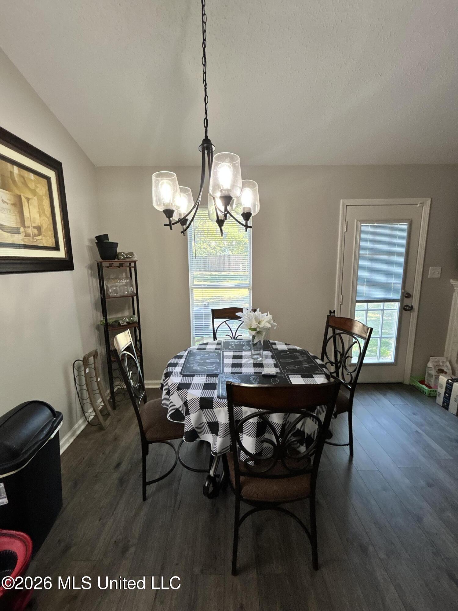 3545 Lakehurst Drive Property Photo 11