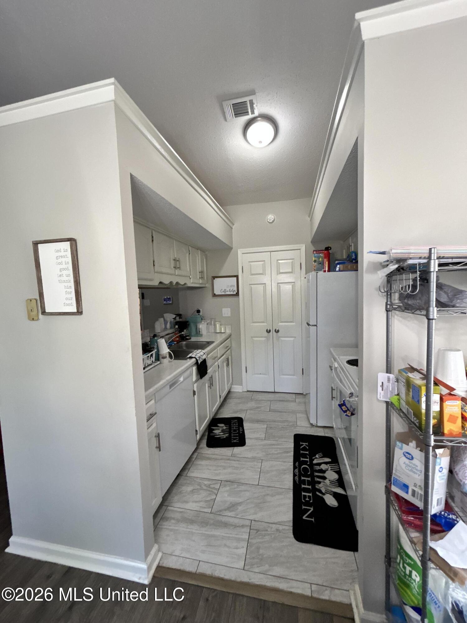 3545 Lakehurst Drive Property Photo 12