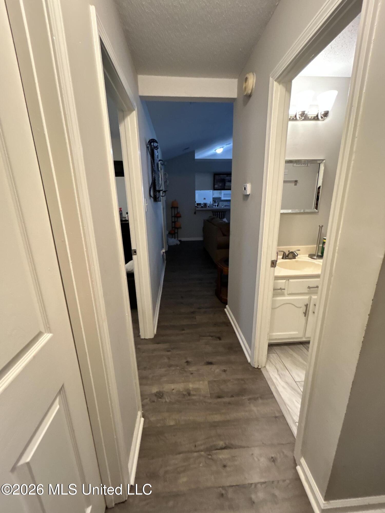 3545 Lakehurst Drive Property Photo 13