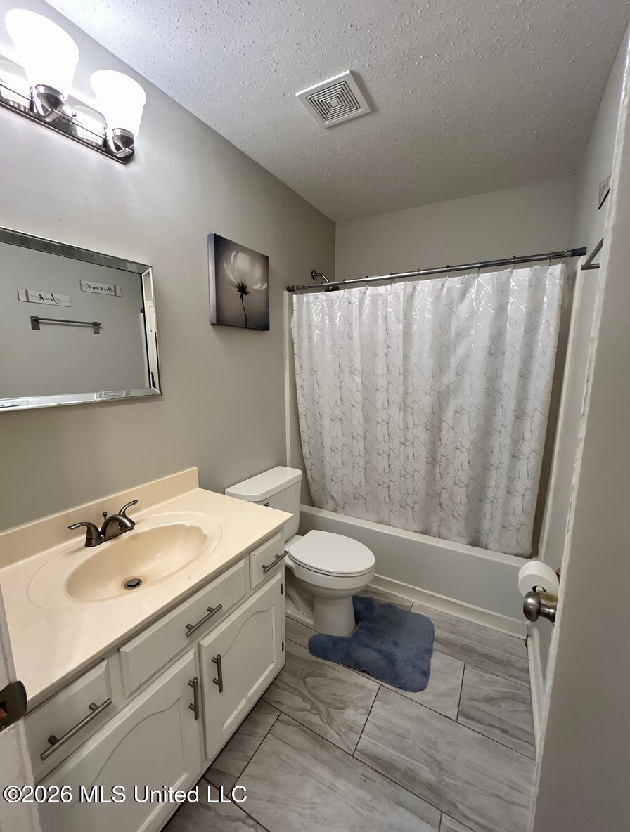 3545 Lakehurst Drive Property Photo 14