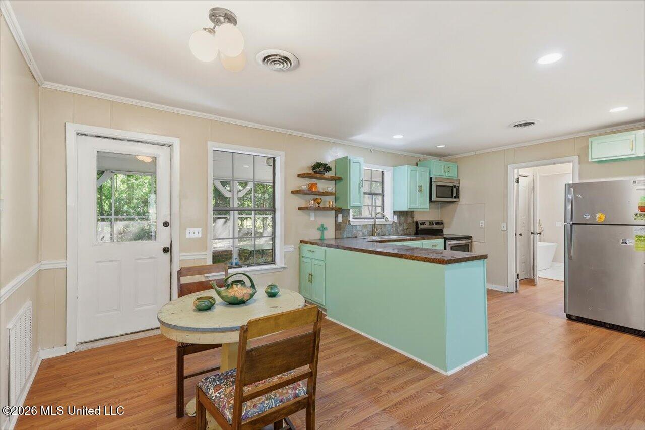3664 N Liberty Street Property Photo 6