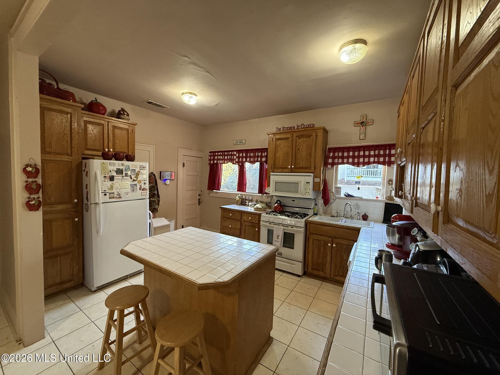 406 B Street Property Photo 9