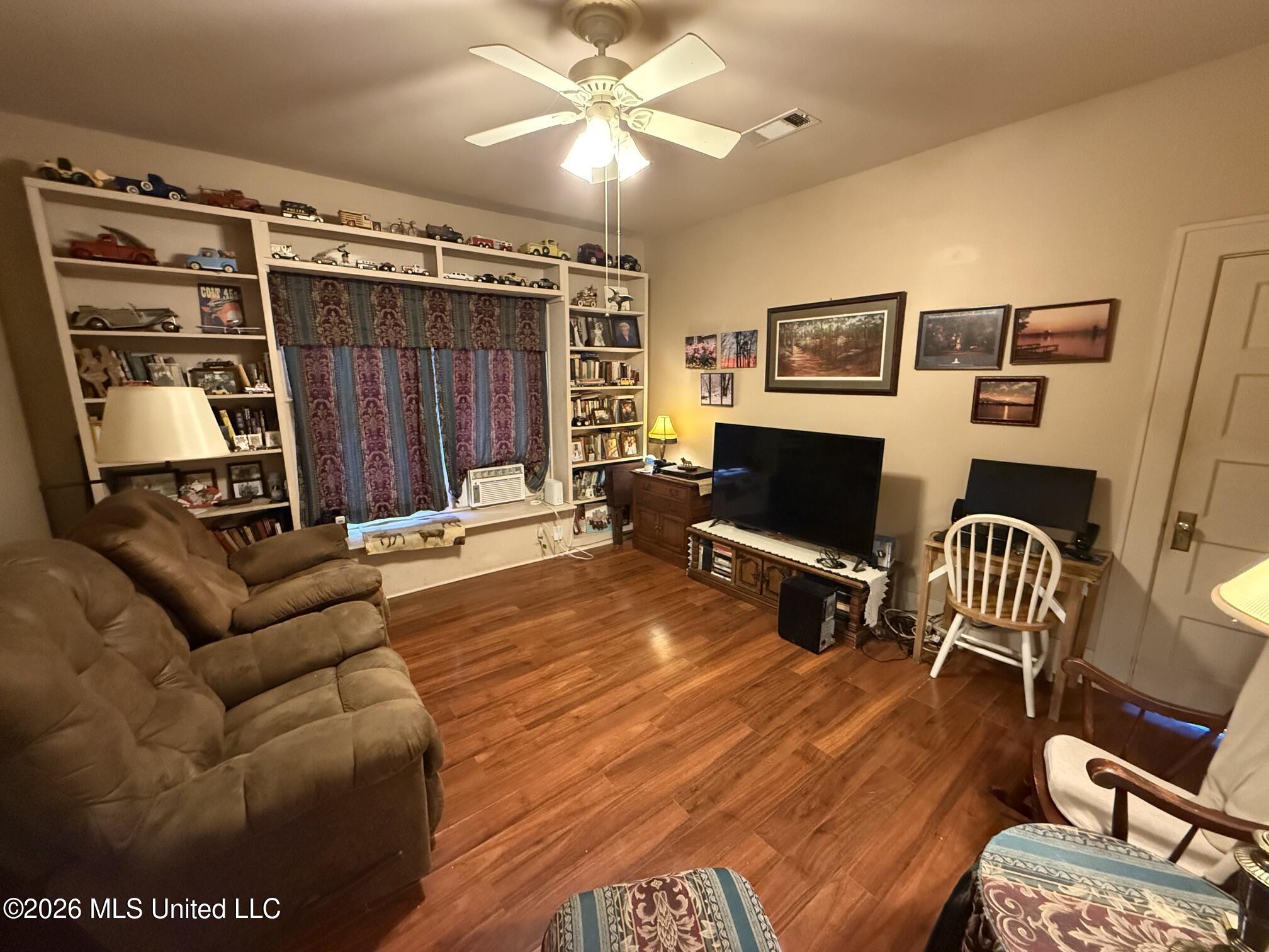 406 B Street Property Photo 14
