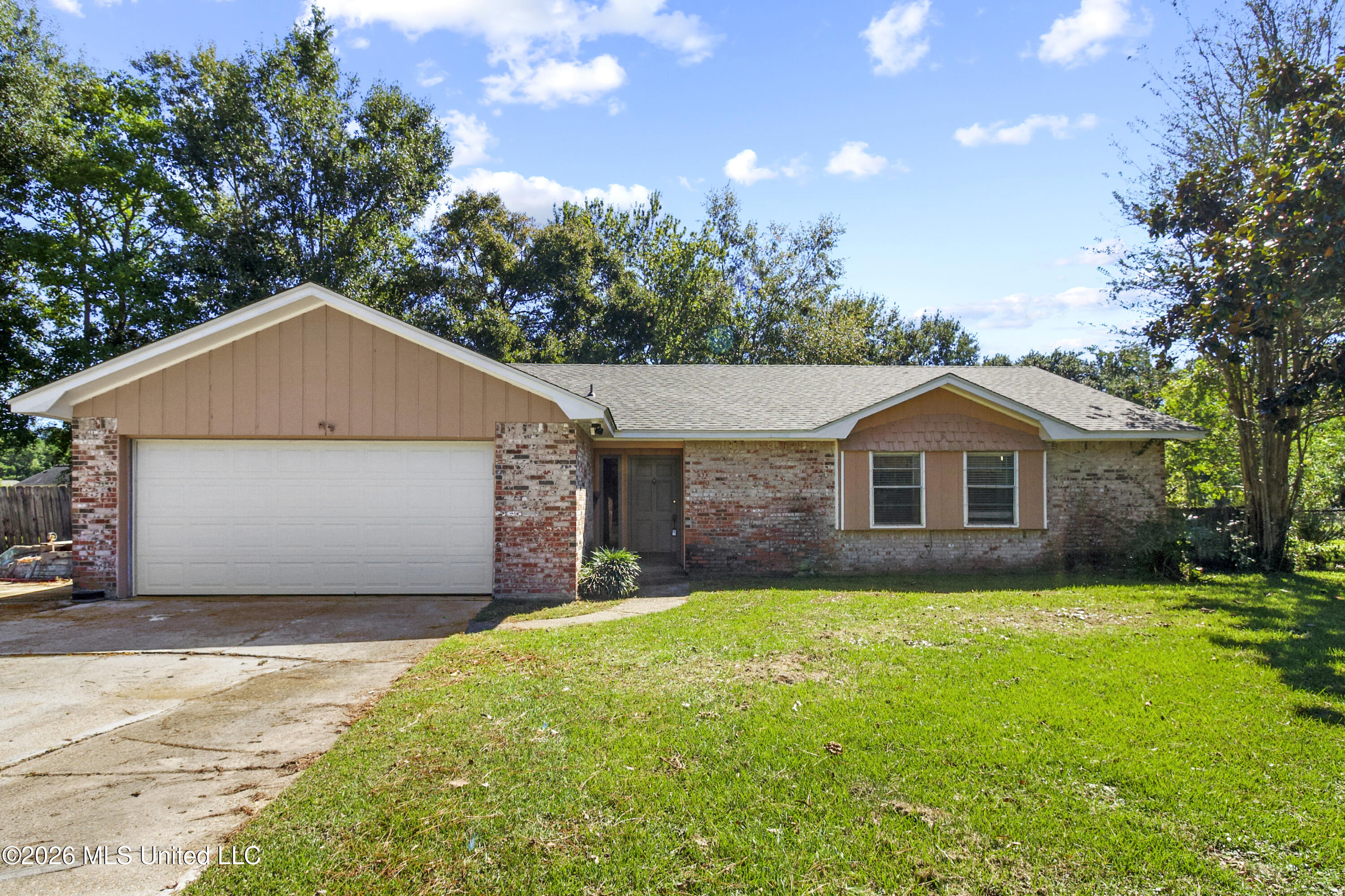 2401 Vence Court Property Photo 2
