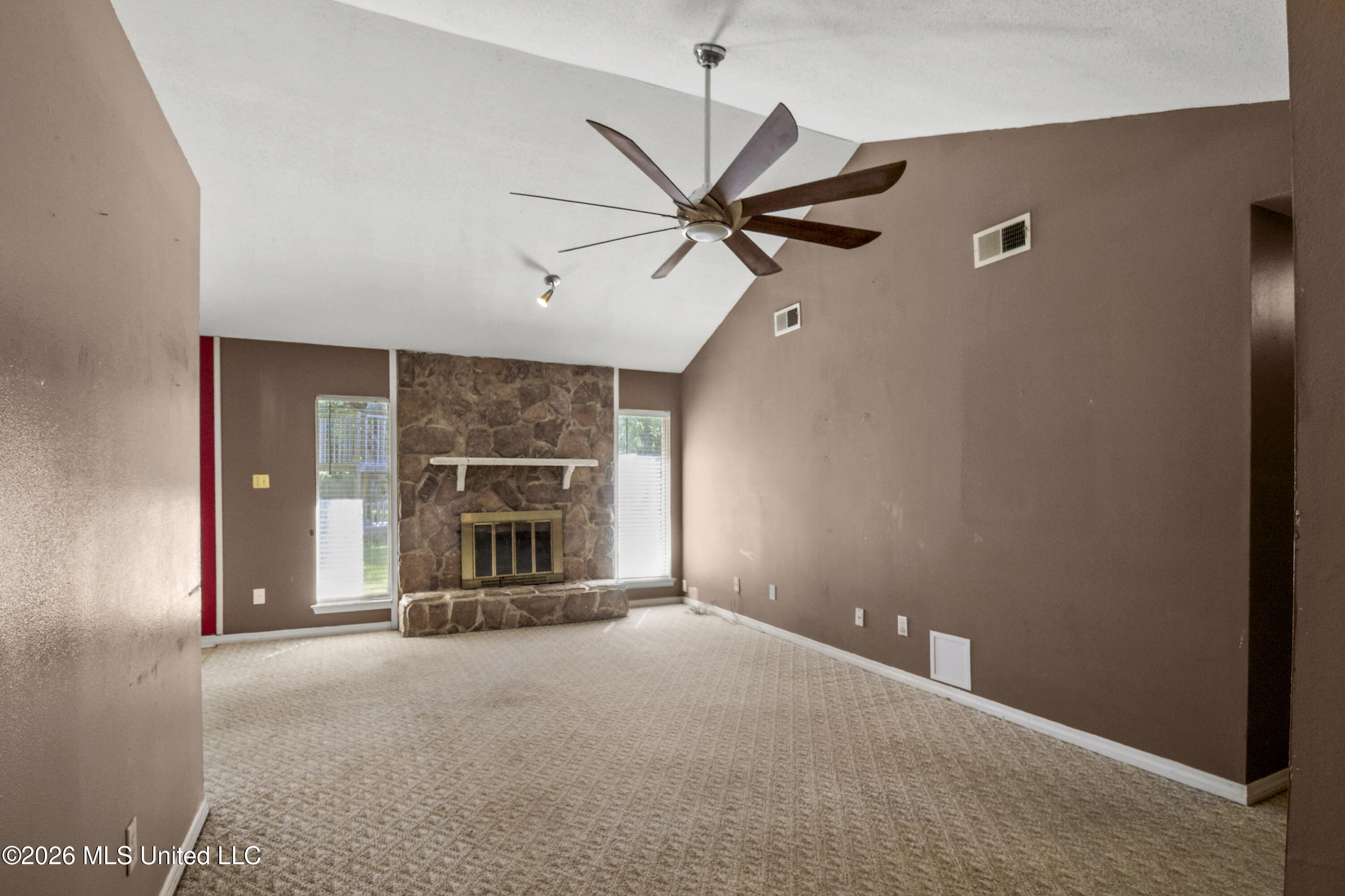 2401 Vence Court Property Photo 3
