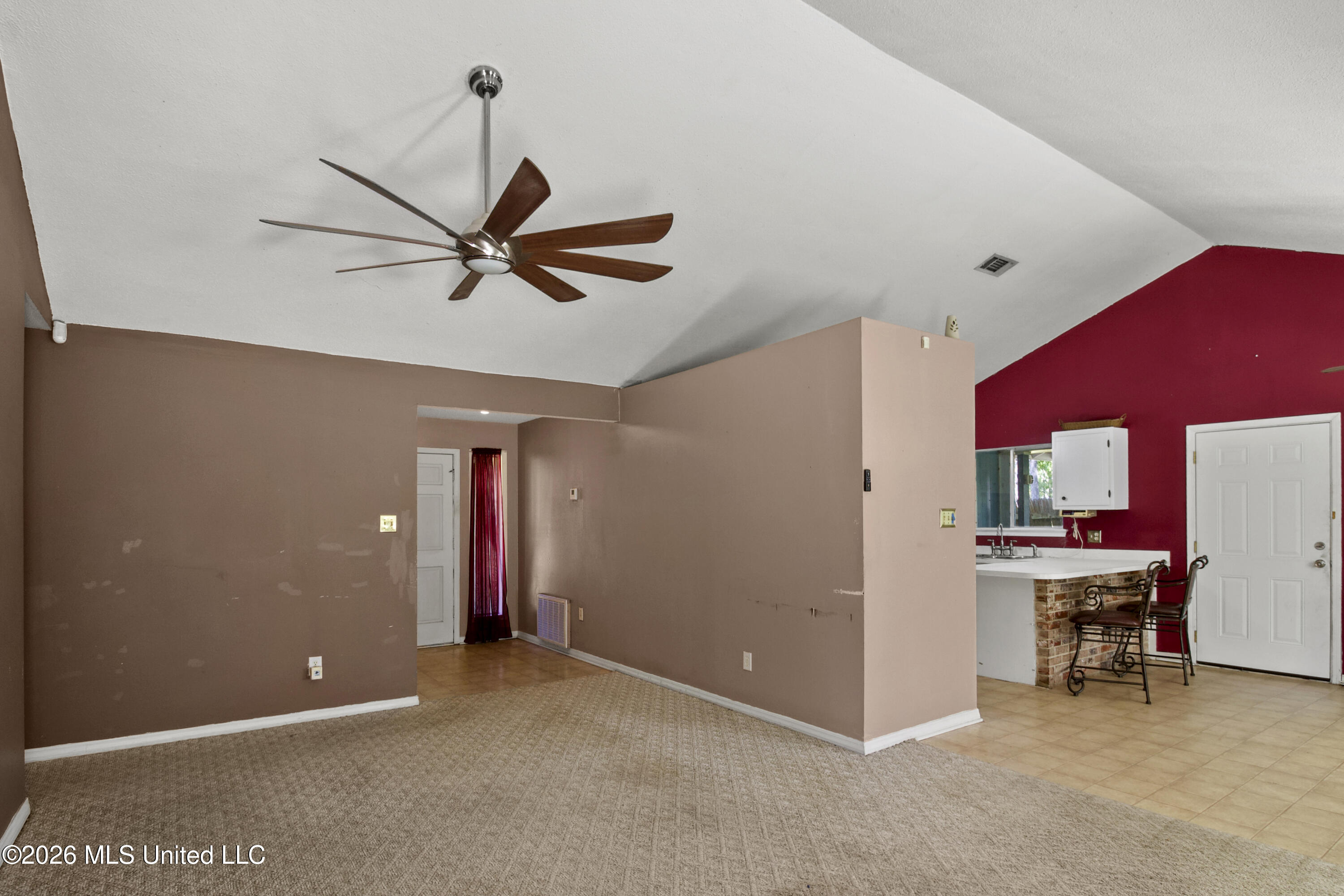 2401 Vence Court Property Photo 4
