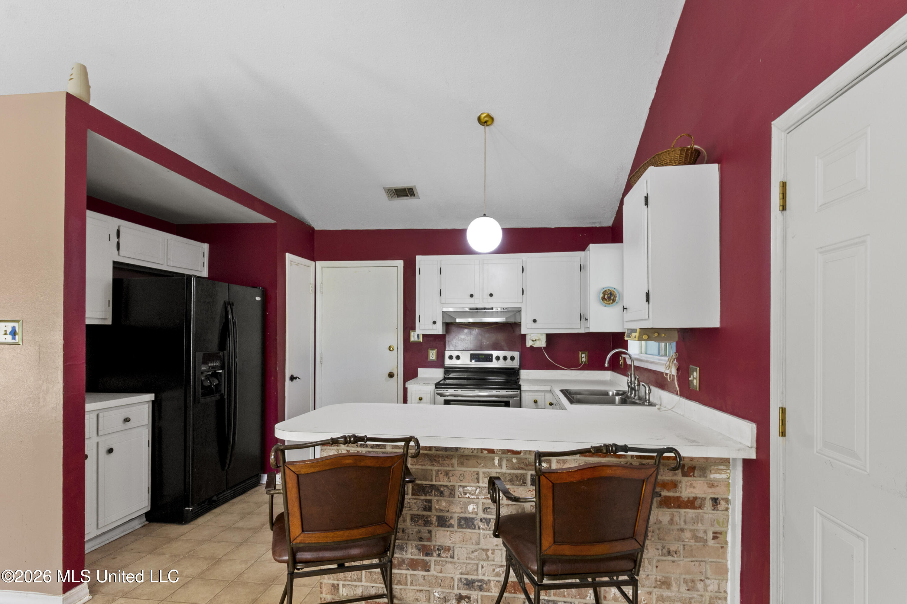 2401 Vence Court Property Photo 6