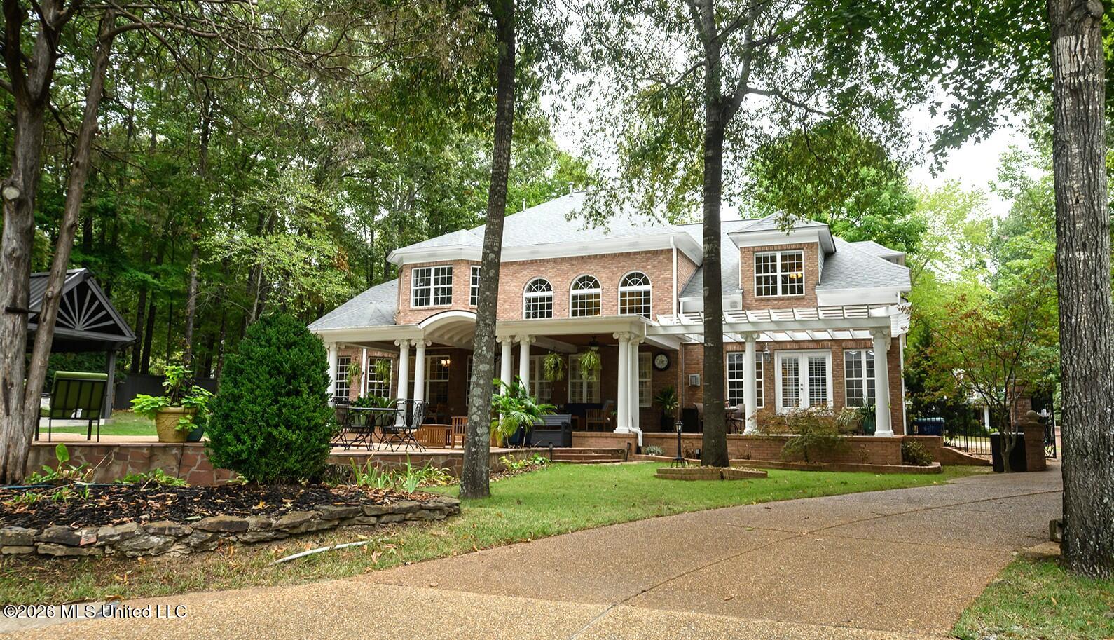 6175 Autumn Oaks Drive Property Photo 5