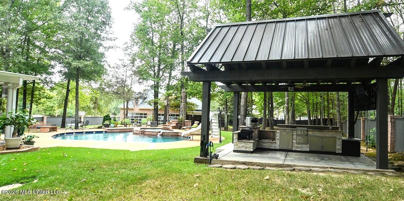 6175 Autumn Oaks Drive Property Photo 8