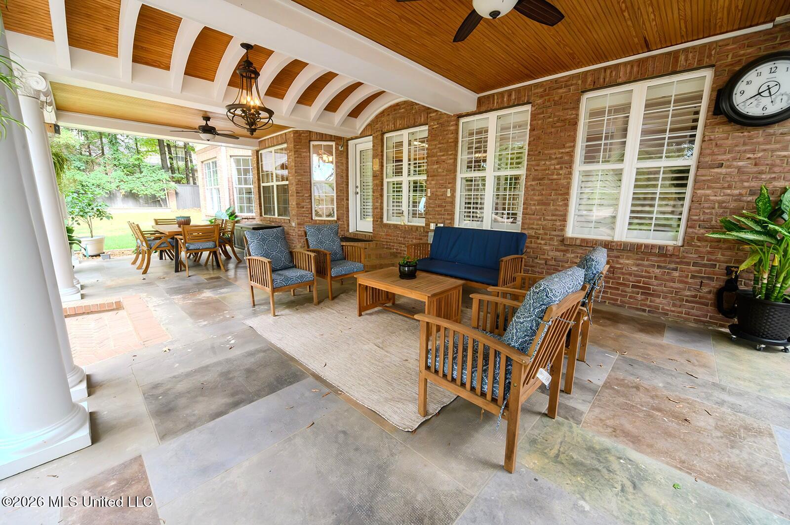 6175 Autumn Oaks Drive Property Photo 11
