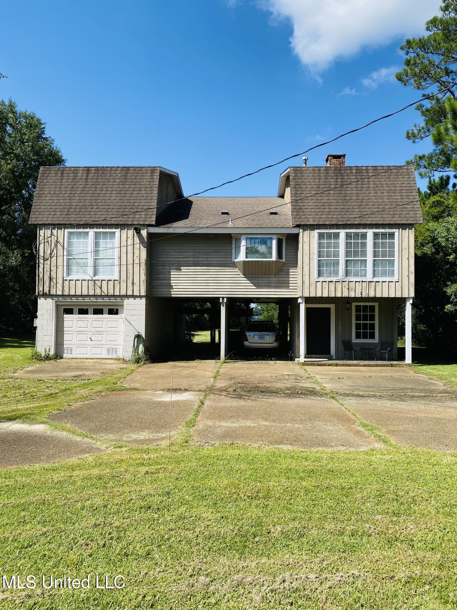 14104 W El Bonito Drive Property Photo 1