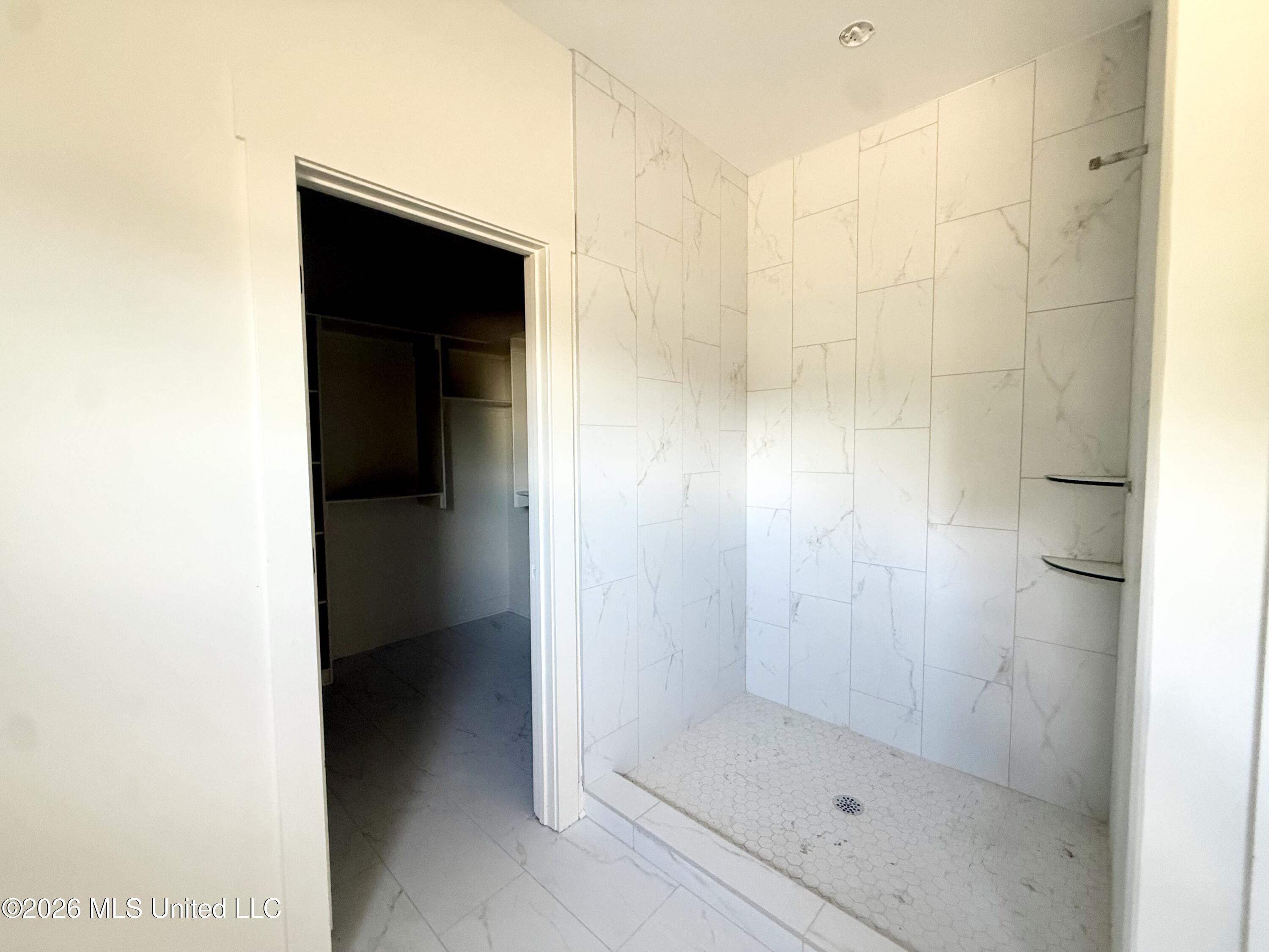 2480 Saint Charles Cove Property Photo 6
