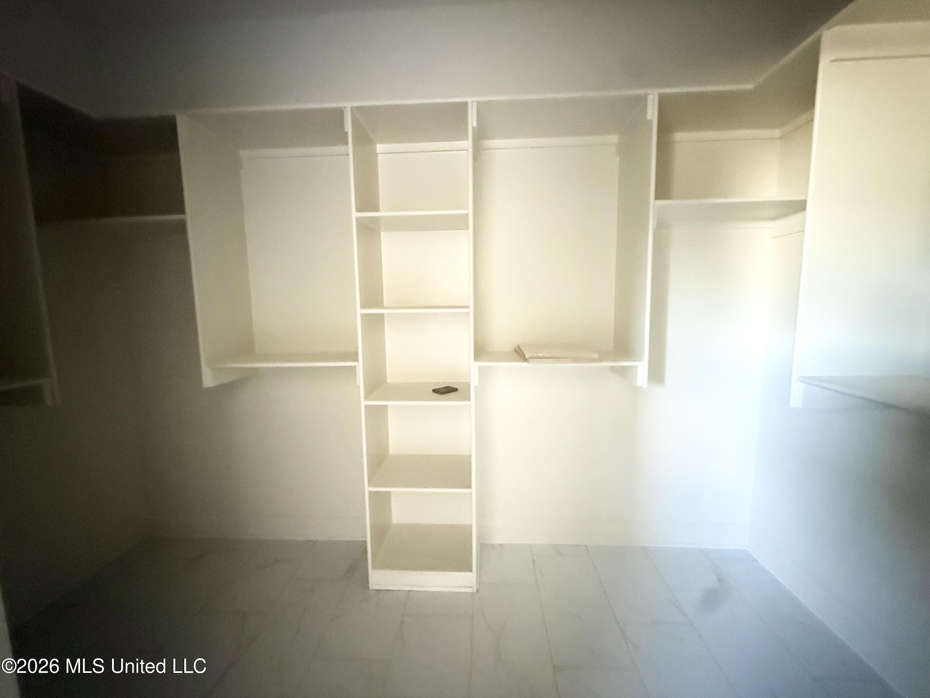 2480 Saint Charles Cove Property Photo 7