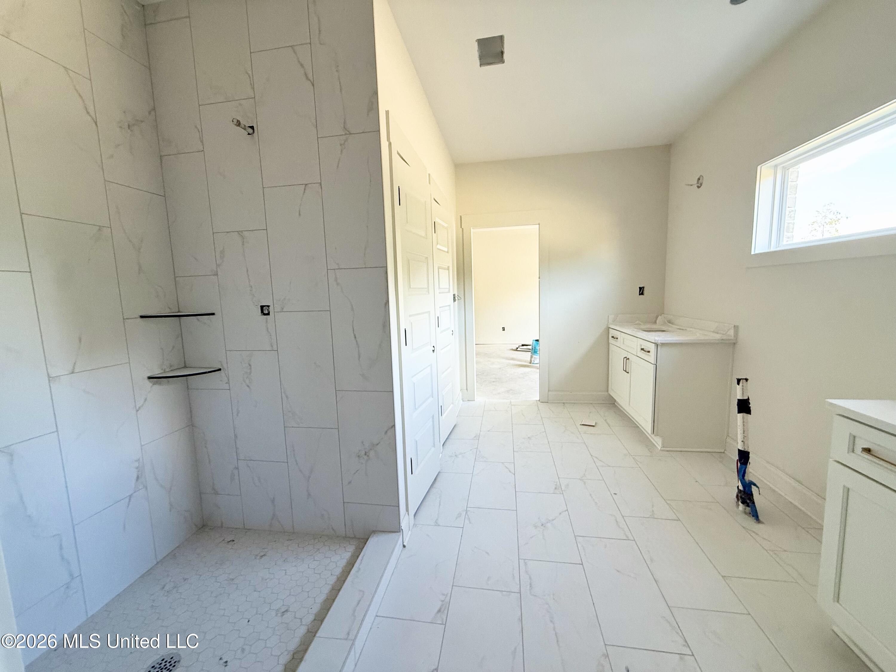 2480 Saint Charles Cove Property Photo 8