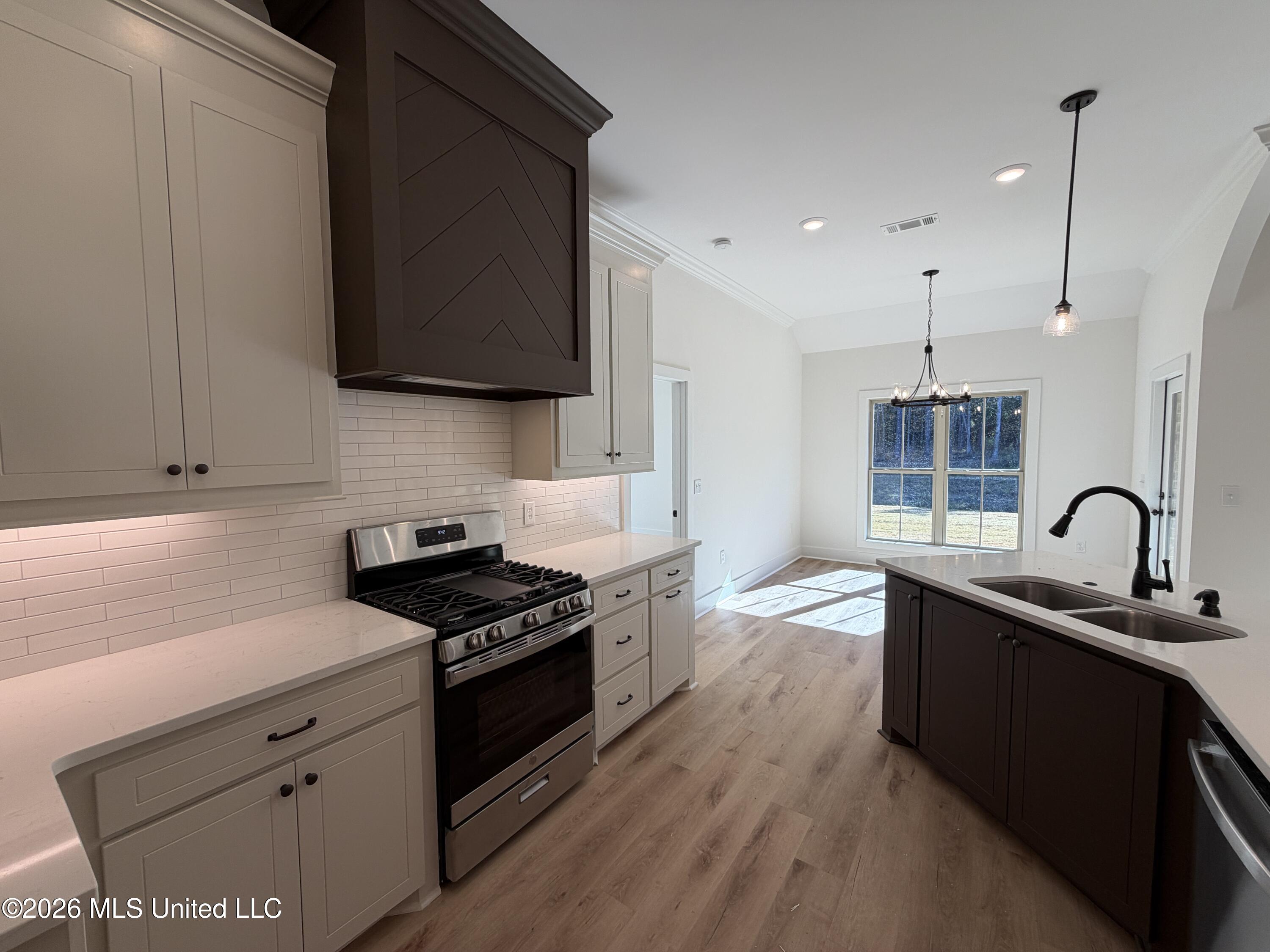 221 Anderson Oaks Drive Property Photo 12