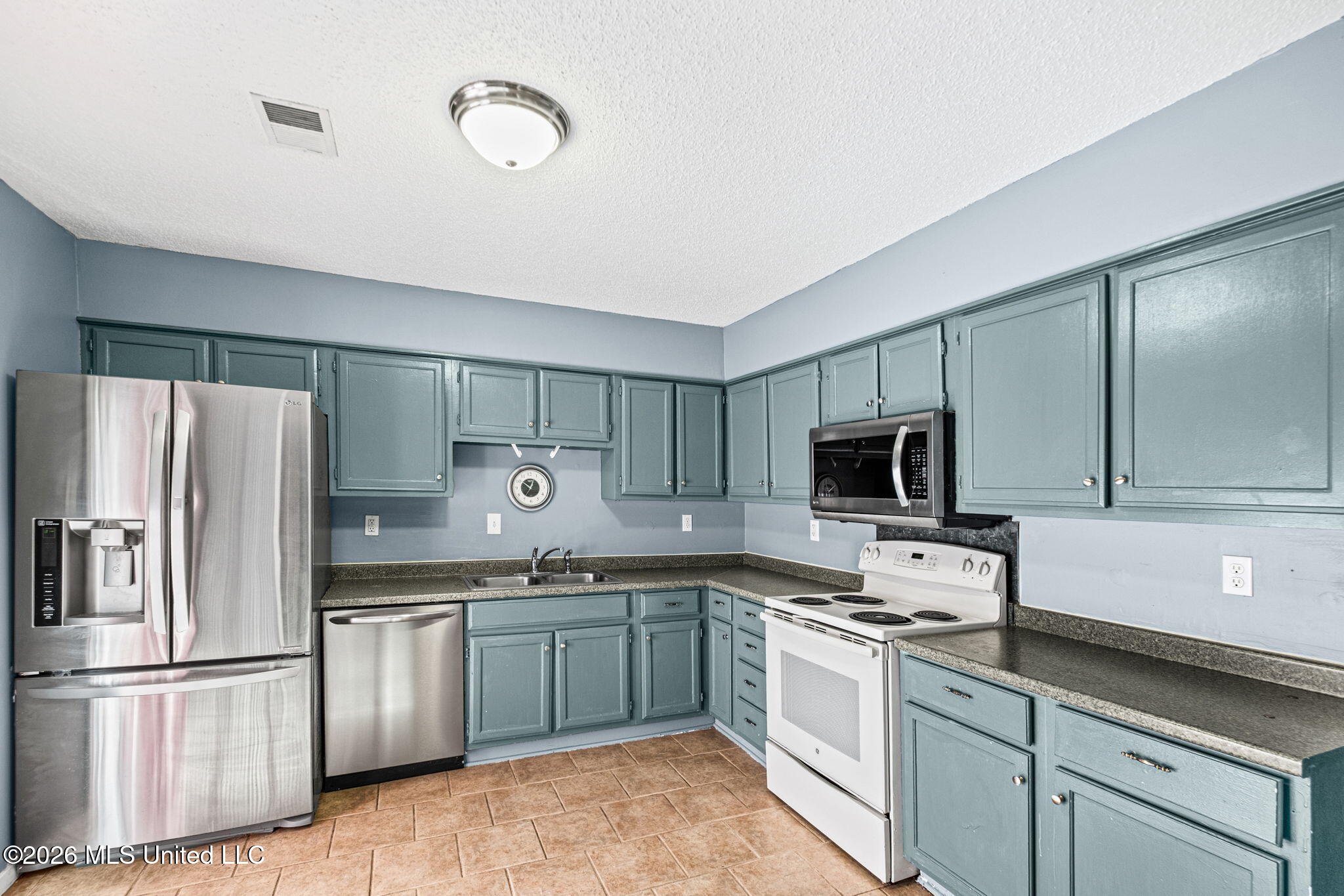 3655 Heathcliff Drive Property Photo 9