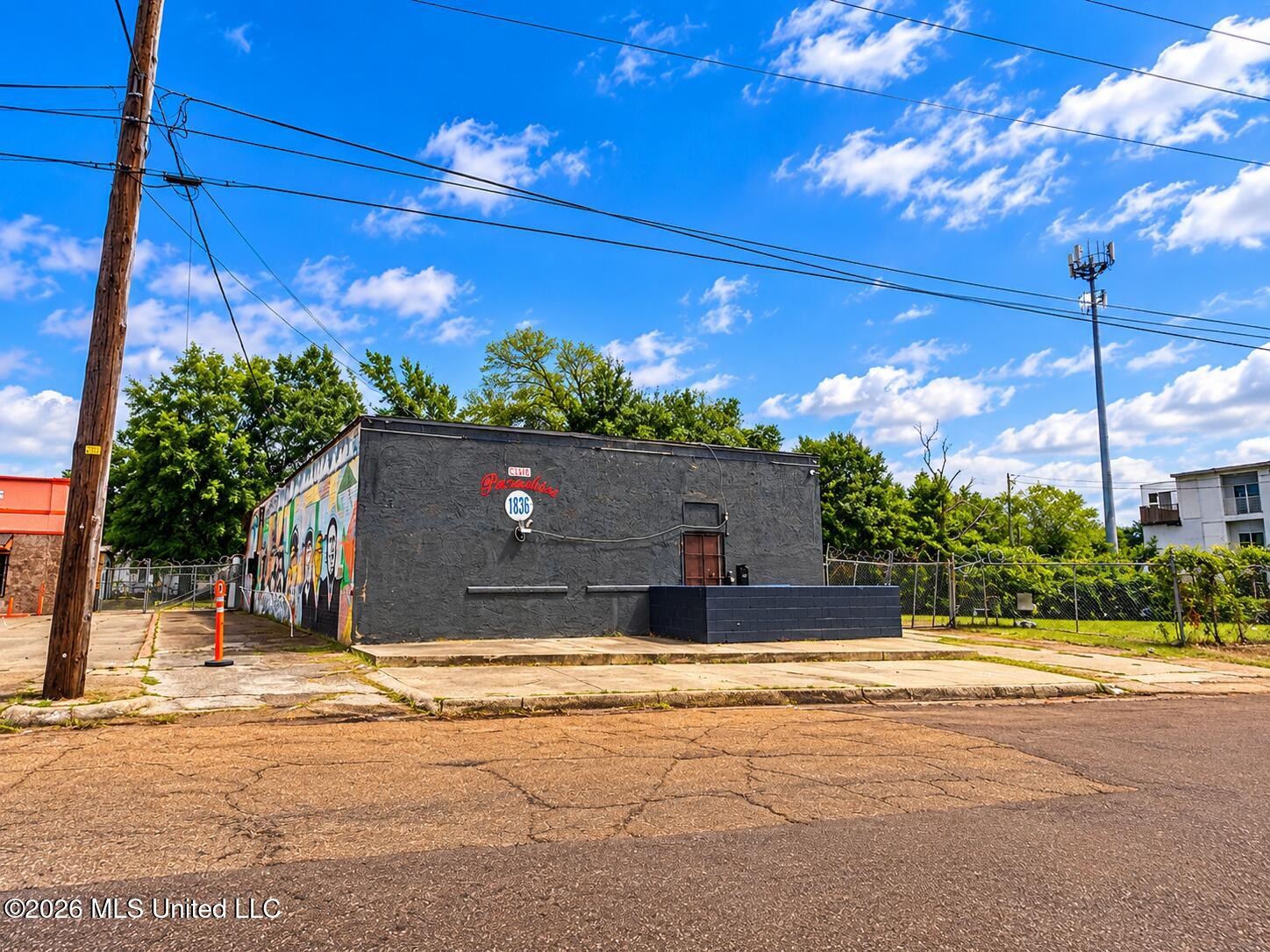 1836 N Mill Street Property Photo 1