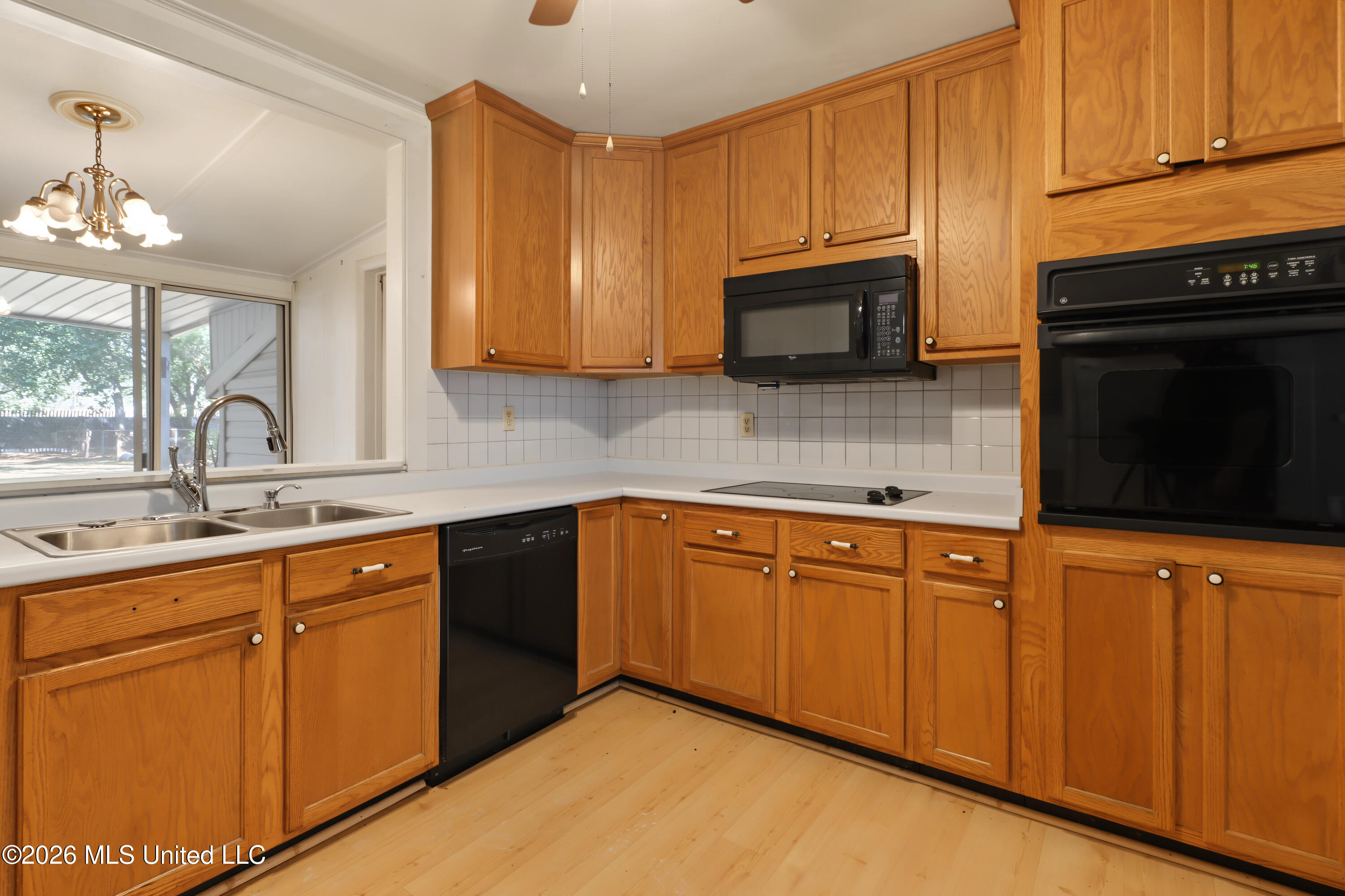 395 Oaklawn Place Property Photo 7