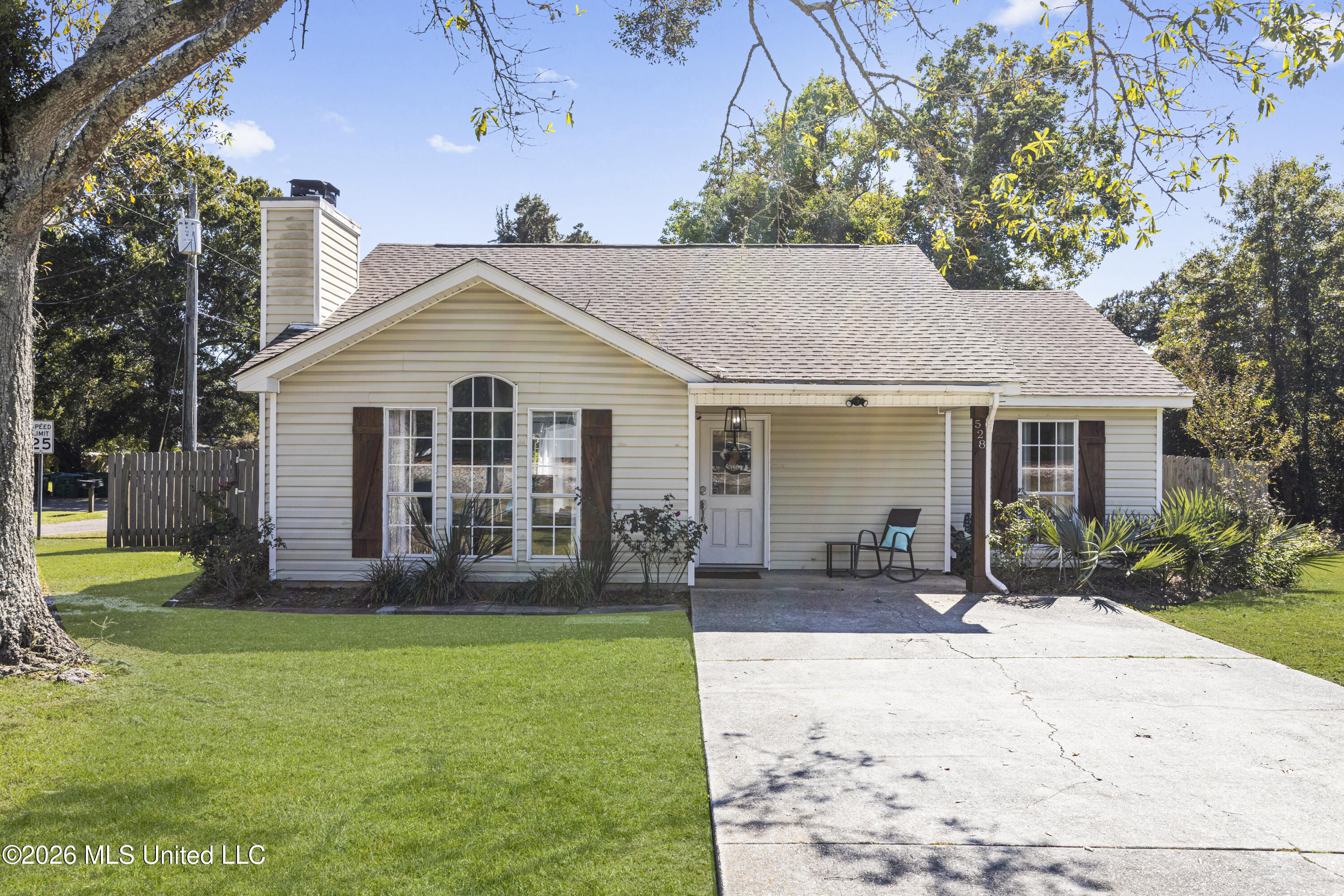 528 S Railroad Street Property Photo 1