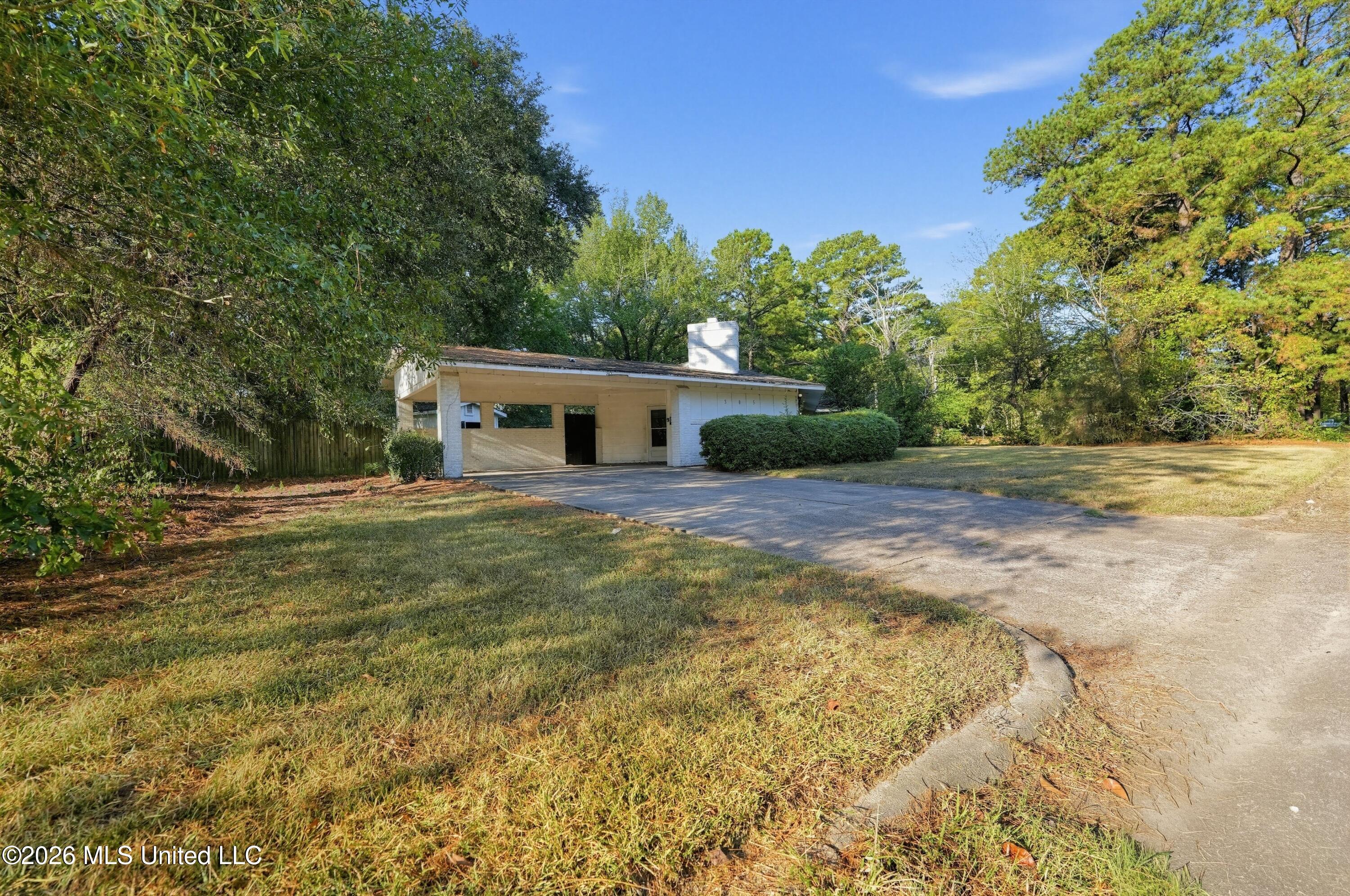 305 Sun Drive Property Photo 1