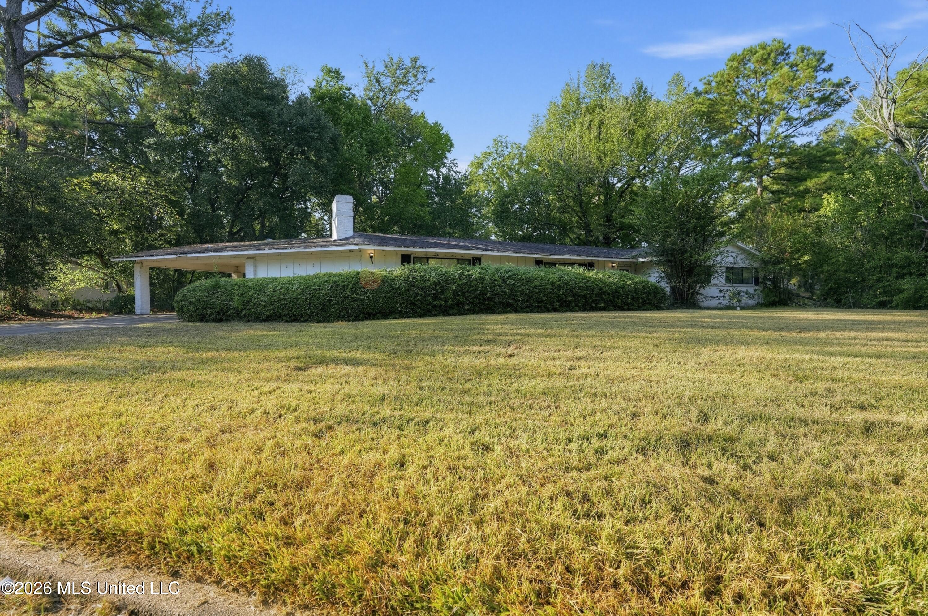 305 Sun Drive Property Photo 2