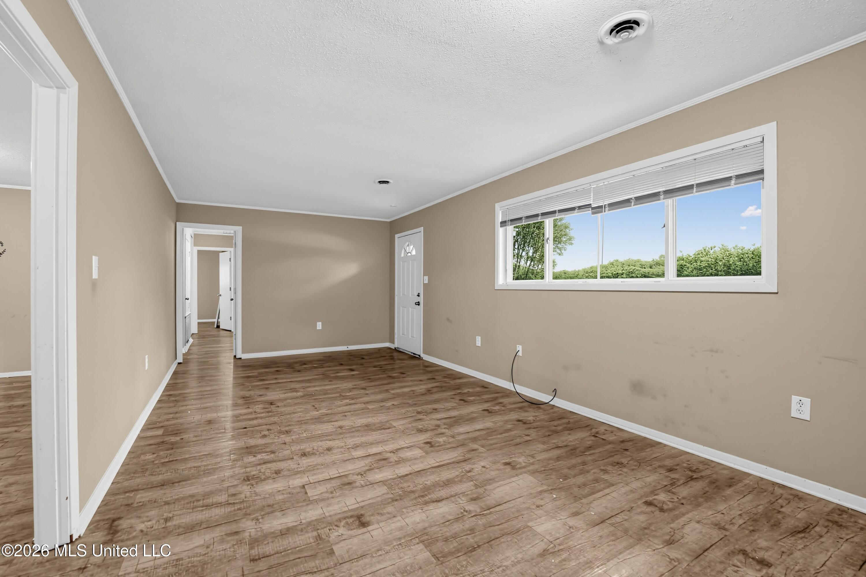 305 Sun Drive Property Photo 4