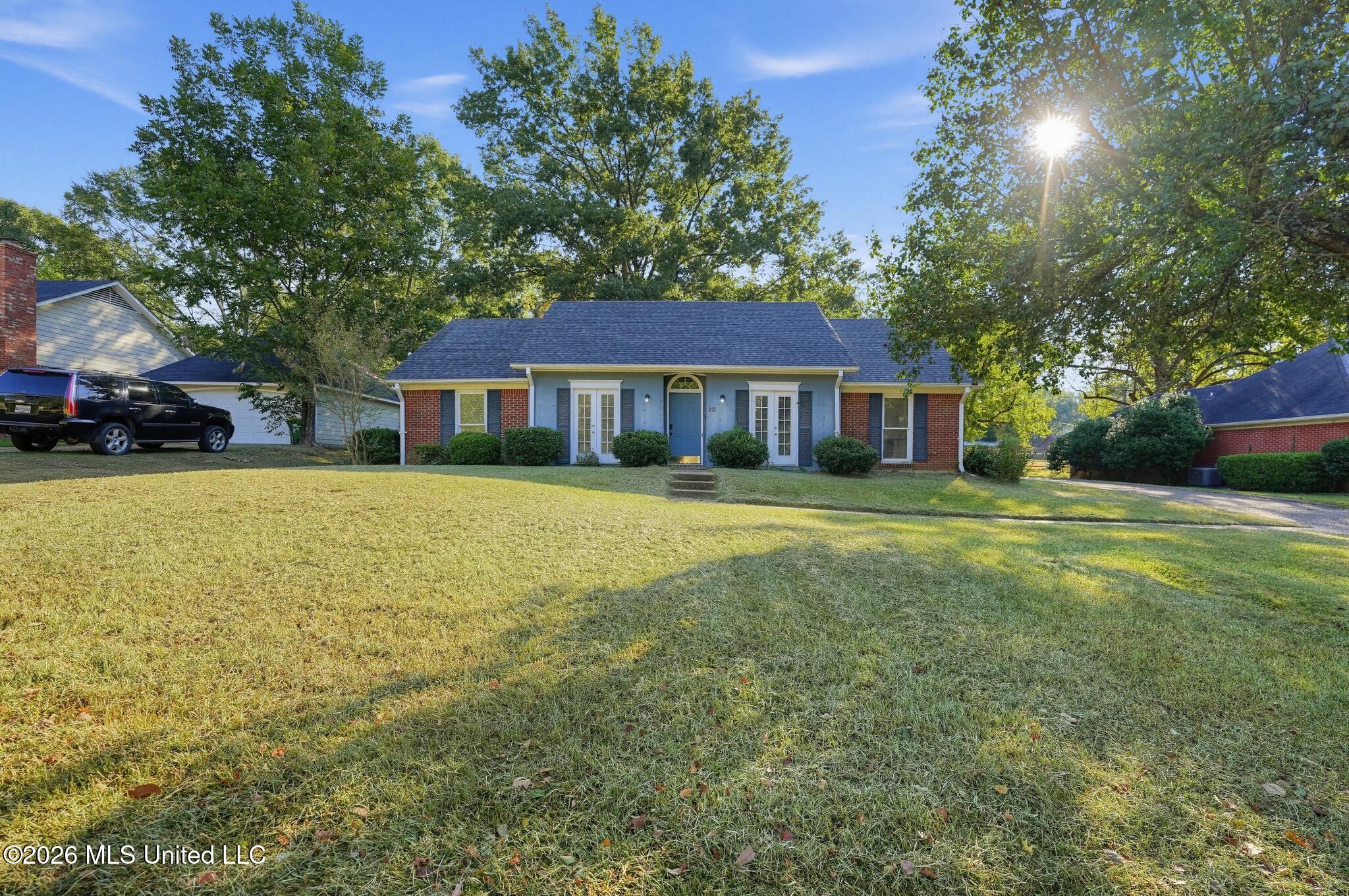 212 Waverly Place Property Photo 1