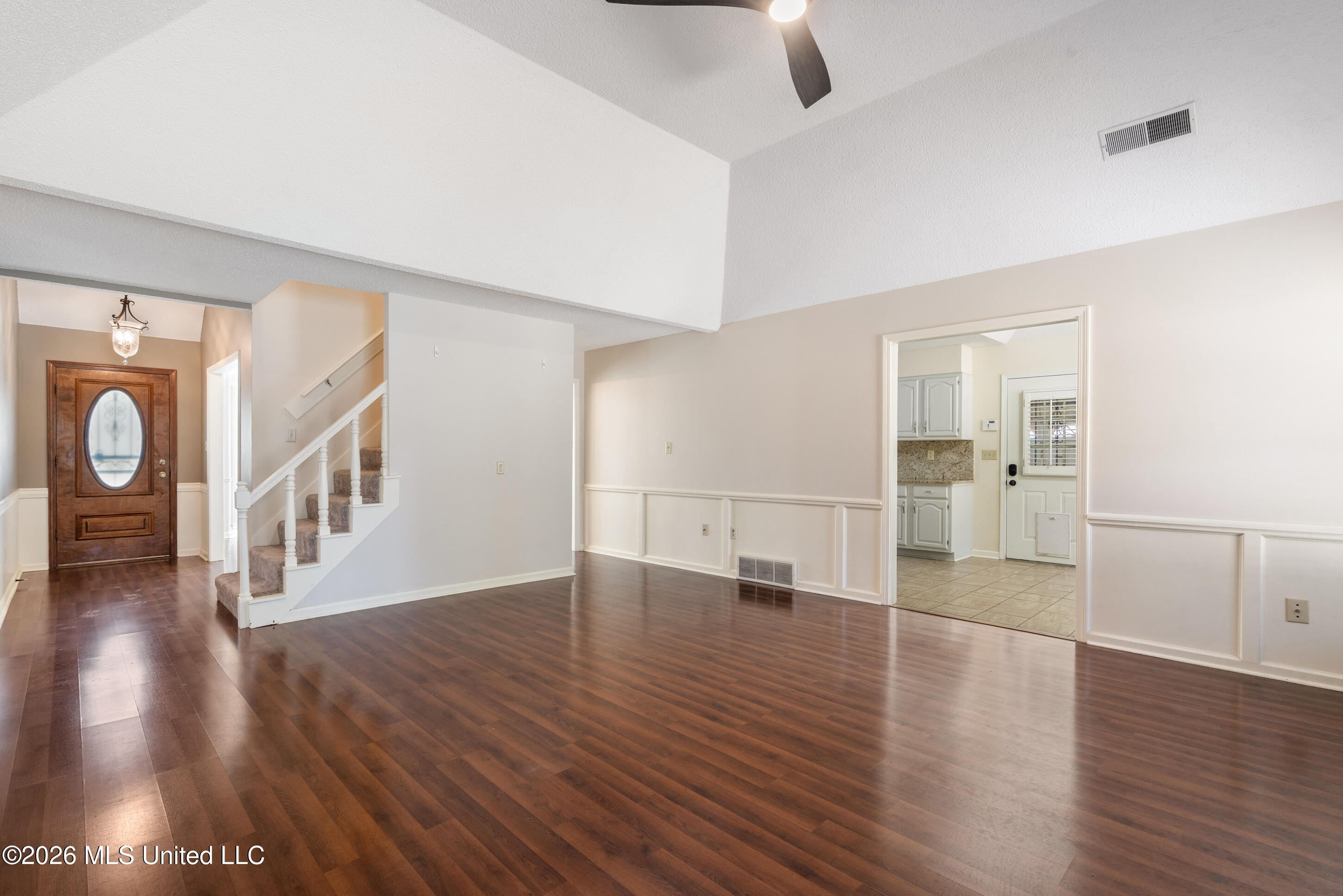 1571 Single Tree Drive Property Photo 8
