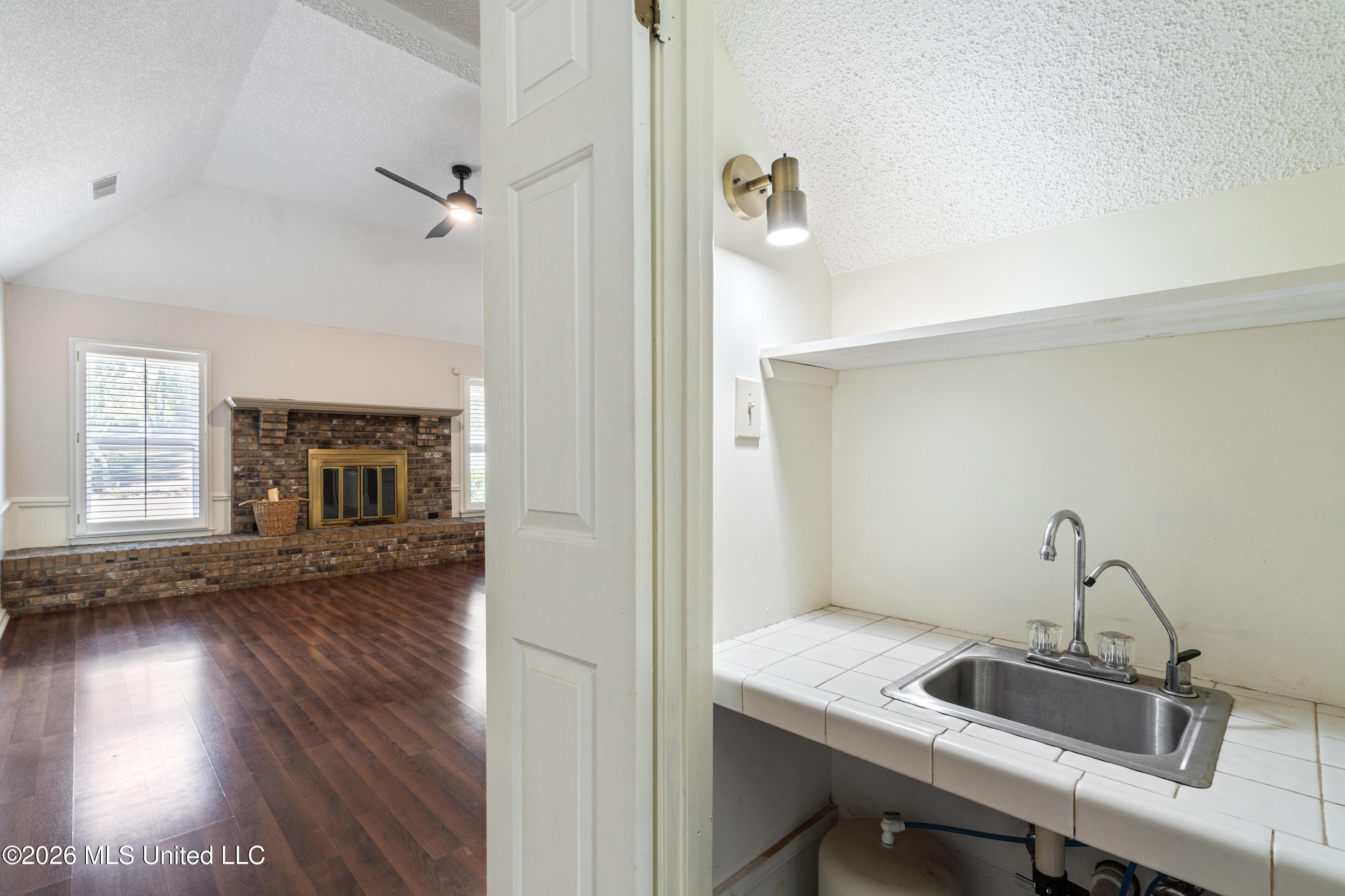 1571 Single Tree Drive Property Photo 9