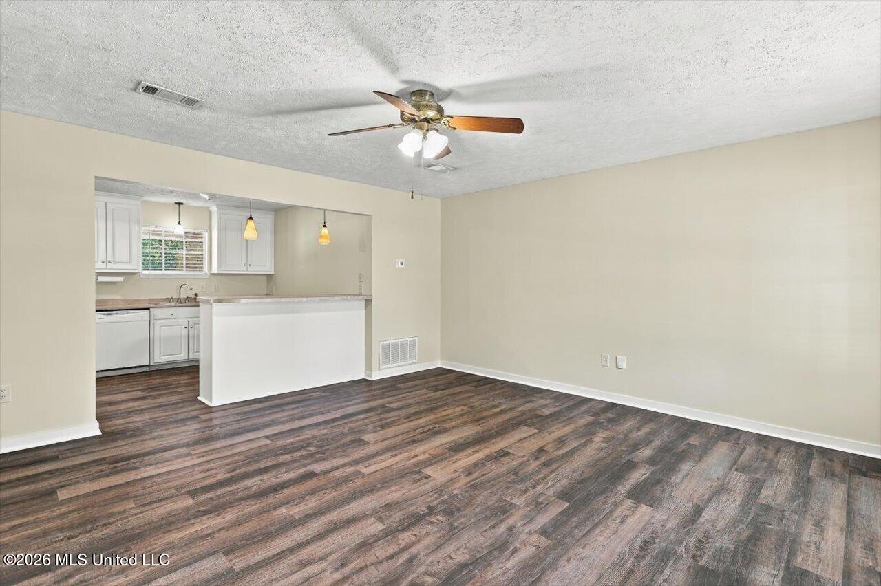 748 Sandy Lane Property Photo 9