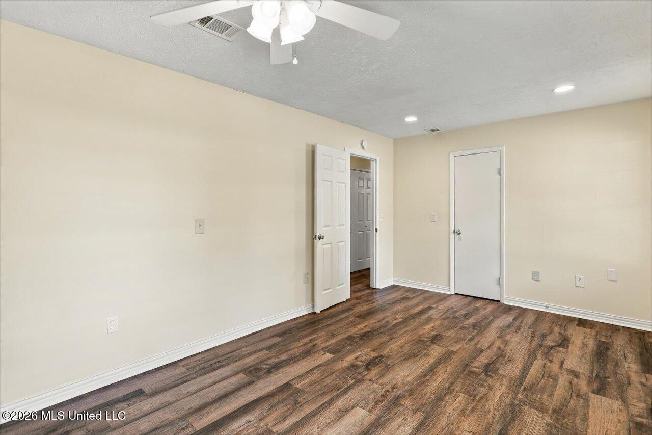 748 Sandy Lane Property Photo 15