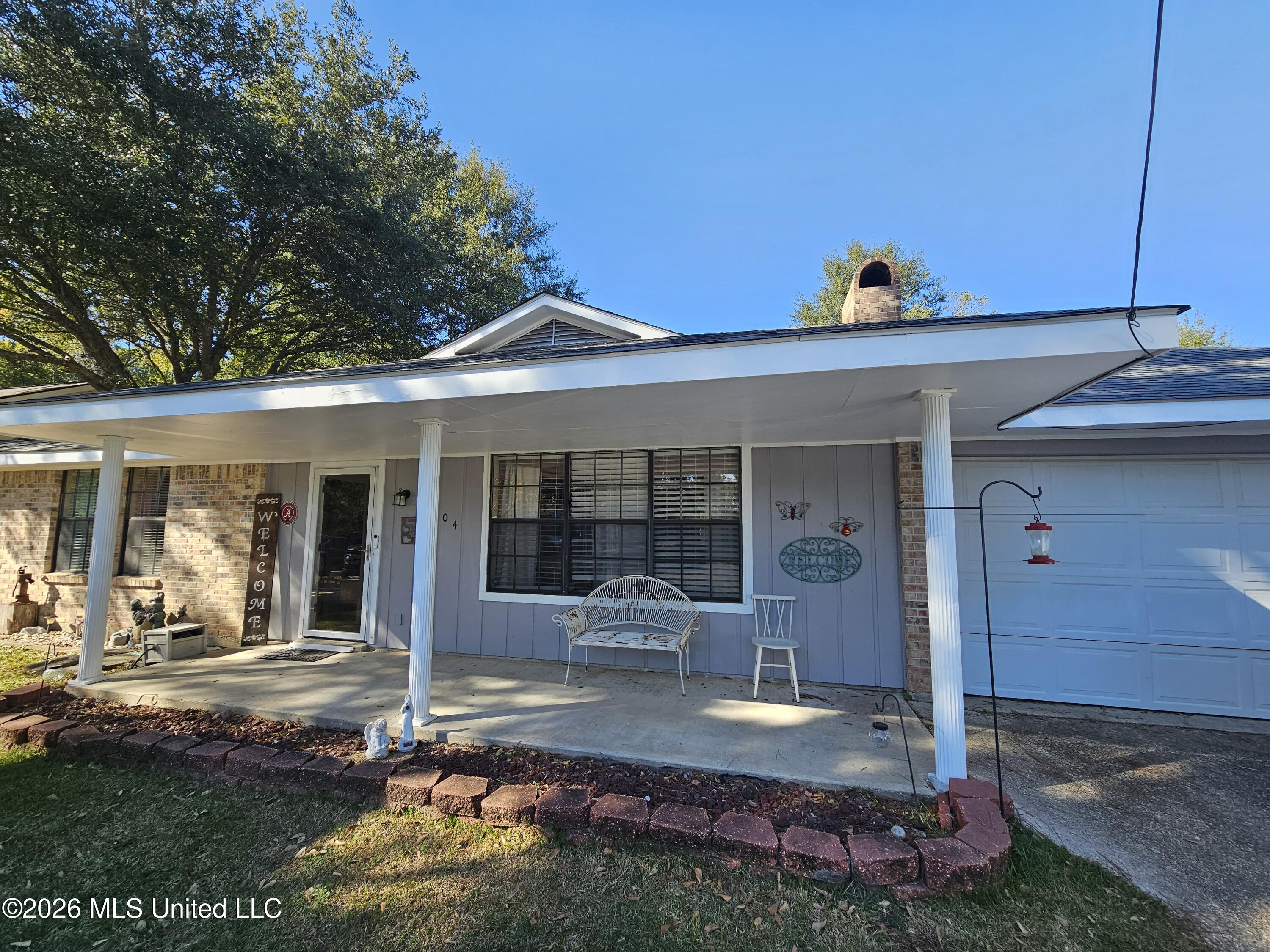 2404 Laura Drive Property Photo 2