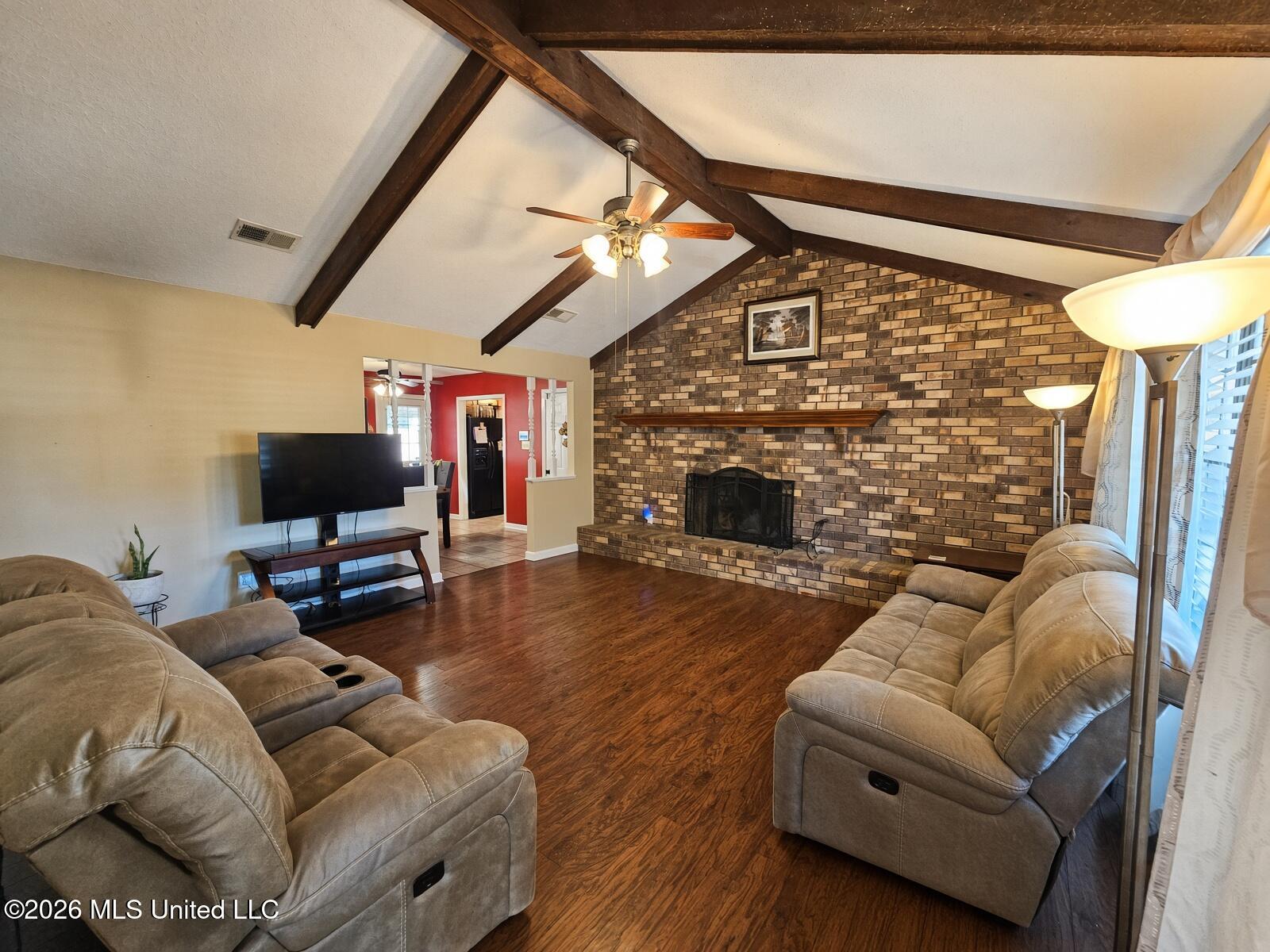 2404 Laura Drive Property Photo 3