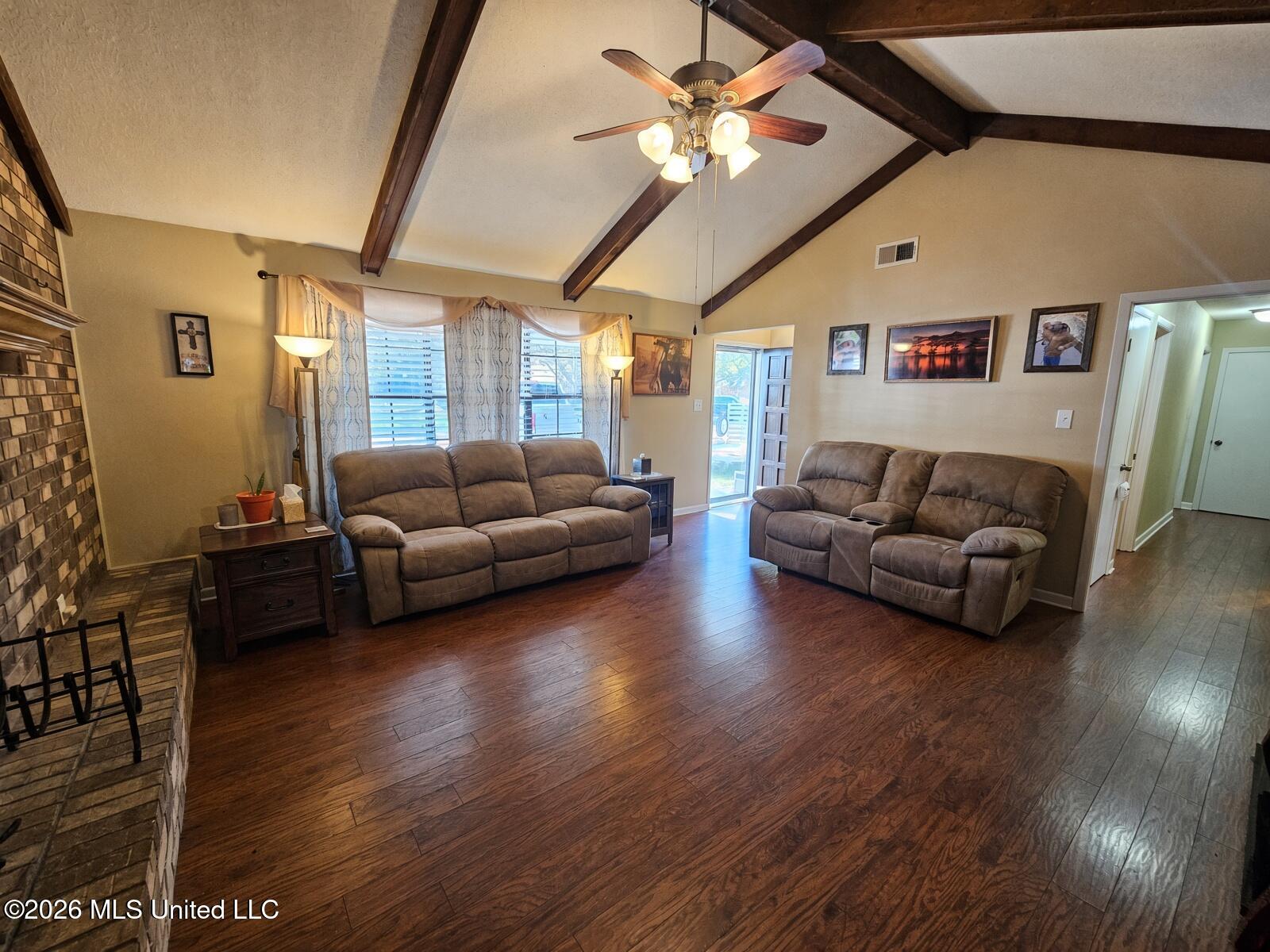 2404 Laura Drive Property Photo 4